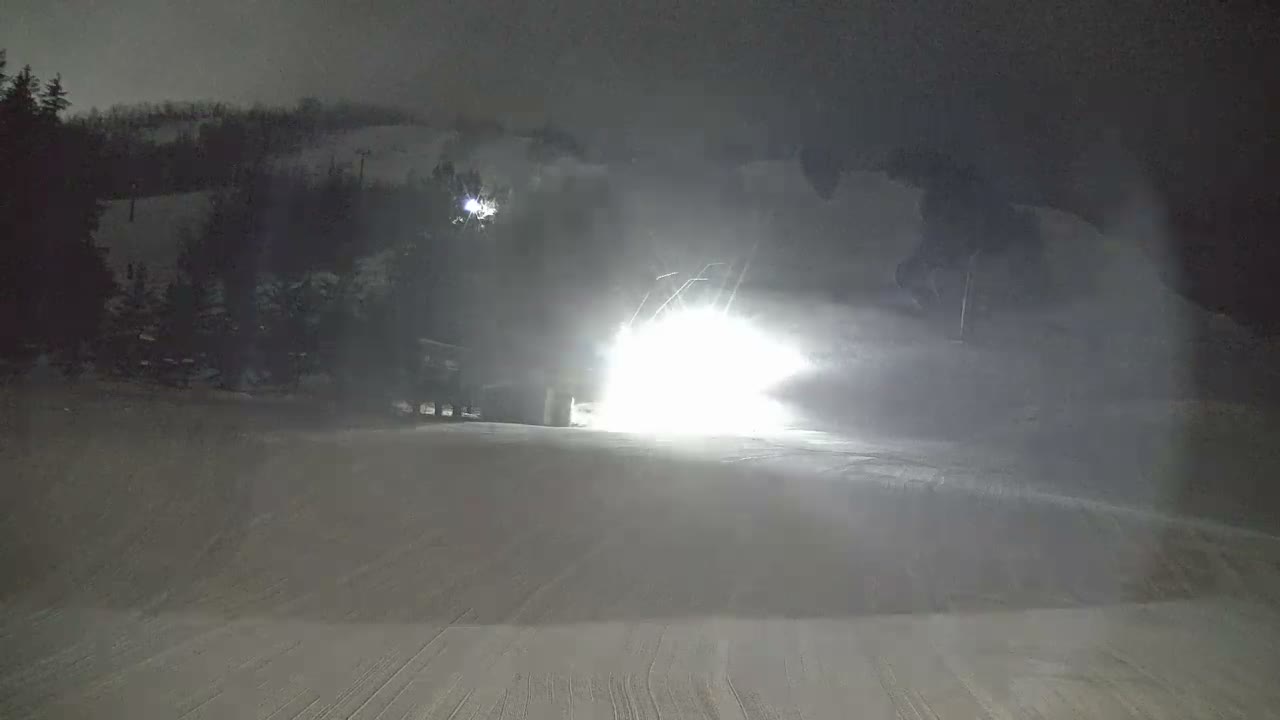 Blue Mountain North Base Ski Slopes Live Cam - Collingwood, Blue Mountains, Simcoe, Ontario, Canada
