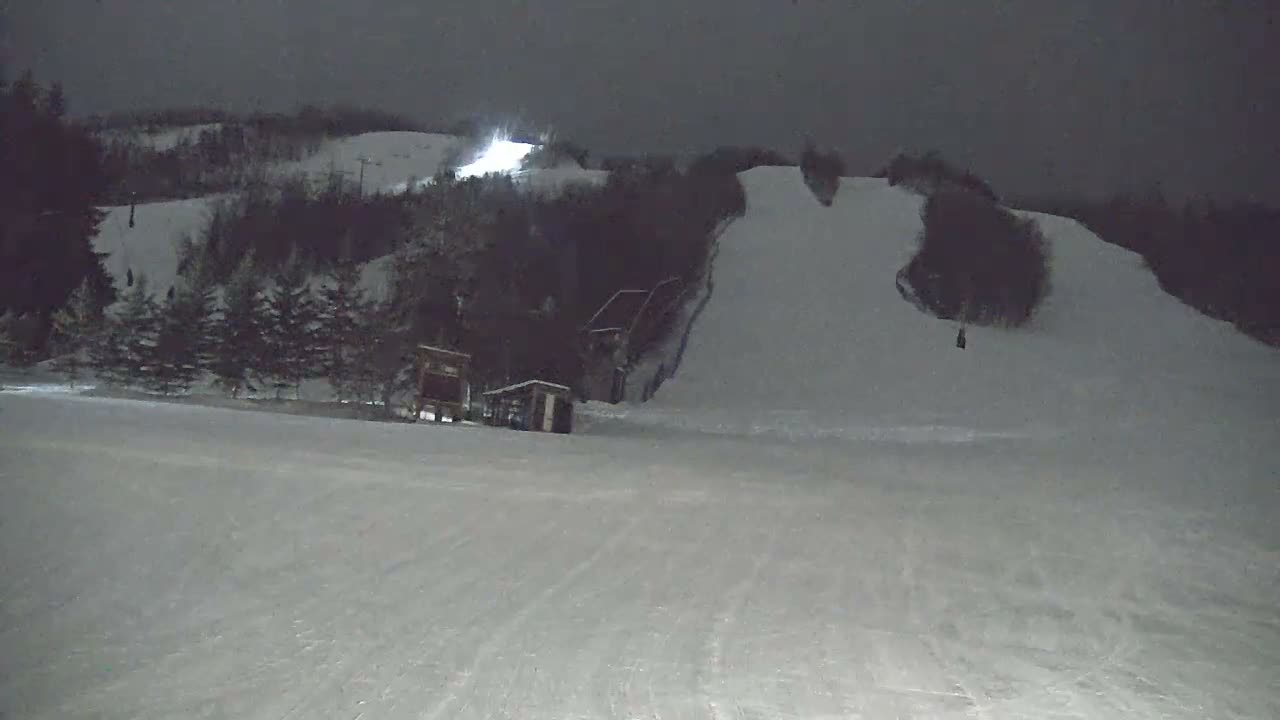 Blue Mountain North Base Ski Slopes Live Cam - Collingwood, Blue Mountains, Simcoe, Ontario, Canada