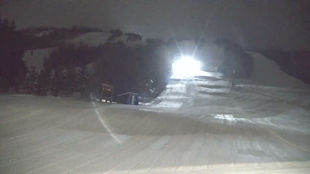 Blue Mountain North Base Ski Slopes Live Cam - Collingwood, Blue Mountains, Simcoe, Ontario, Canada