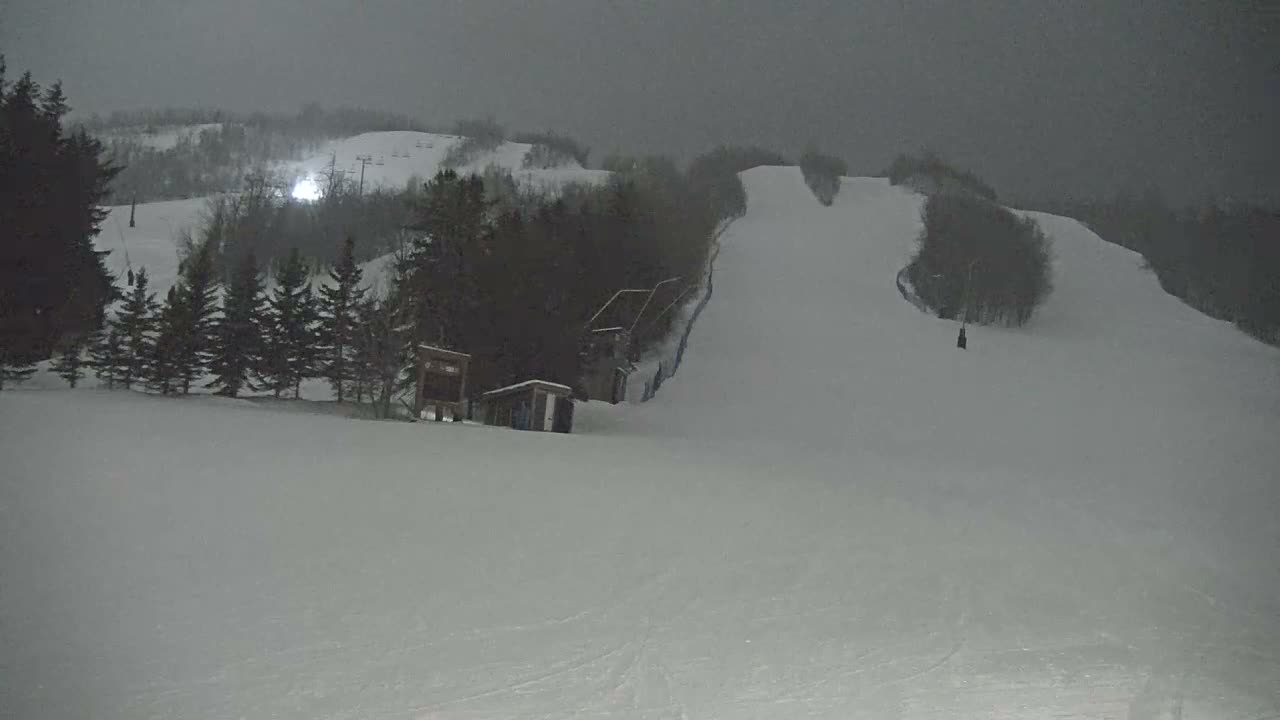 Blue Mountain North Base Ski Slopes Live Cam - Collingwood, Blue Mountains, Simcoe, Ontario, Canada