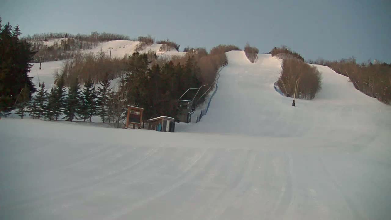 Blue Mountain North Base Ski Slopes Live Cam - Collingwood, Blue Mountains, Simcoe, Ontario, Canada