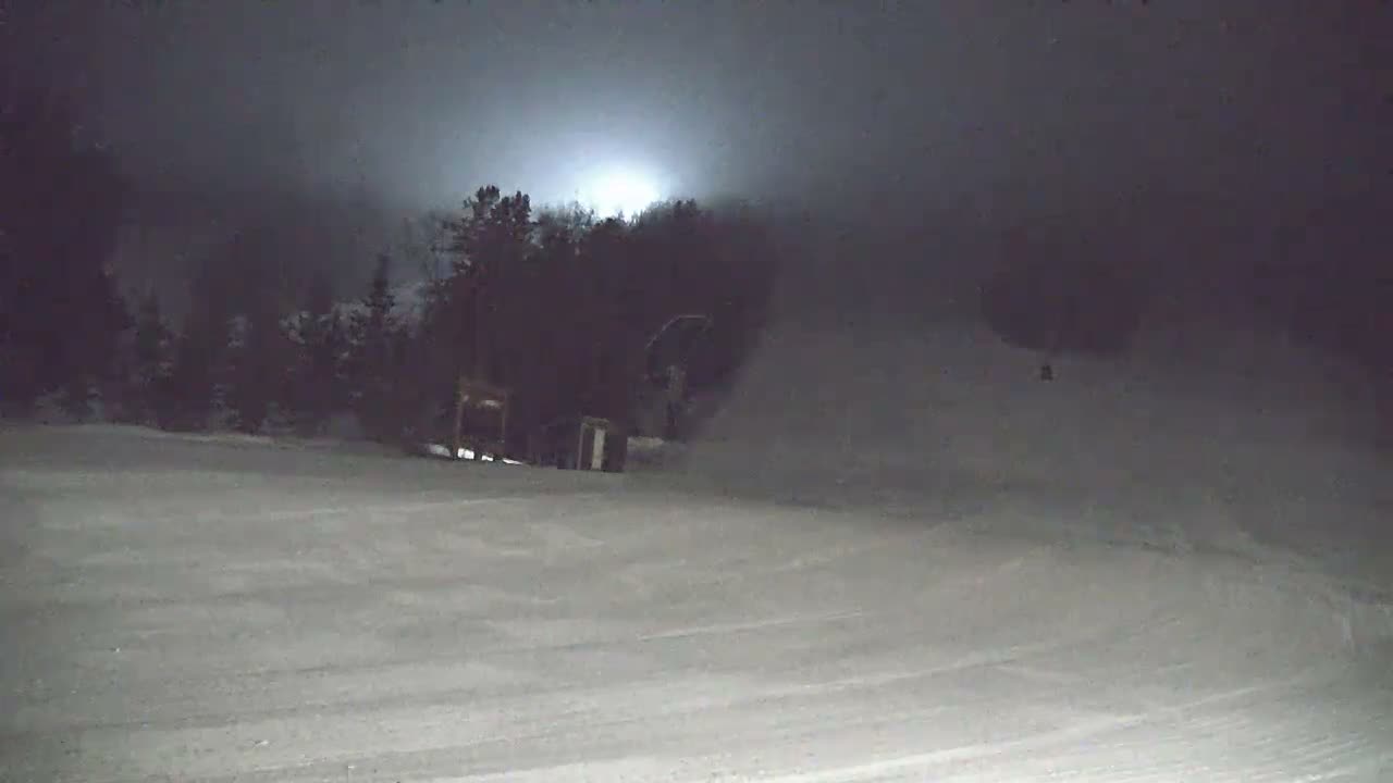 Blue Mountain North Base Ski Slopes Live Cam - Collingwood, Blue Mountains, Simcoe, Ontario, Canada