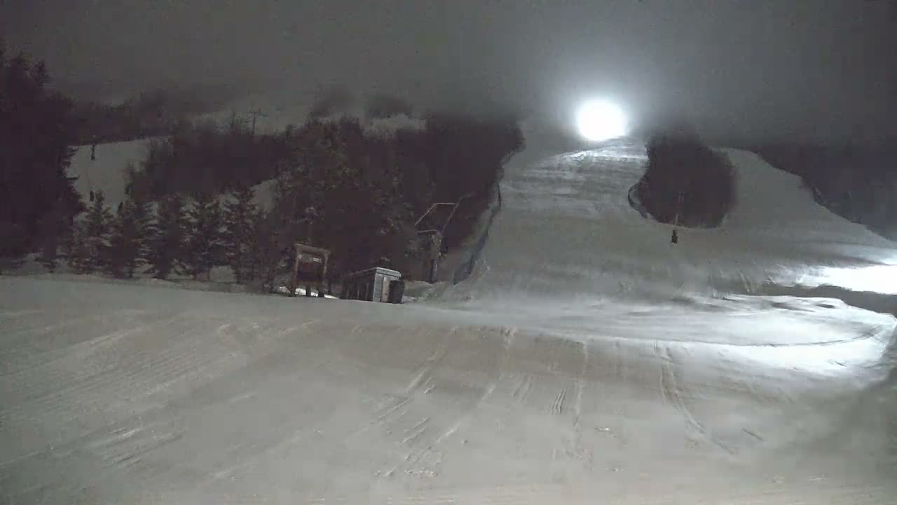 Blue Mountain North Base Ski Slopes Live Cam - Collingwood, Blue Mountains, Simcoe, Ontario, Canada