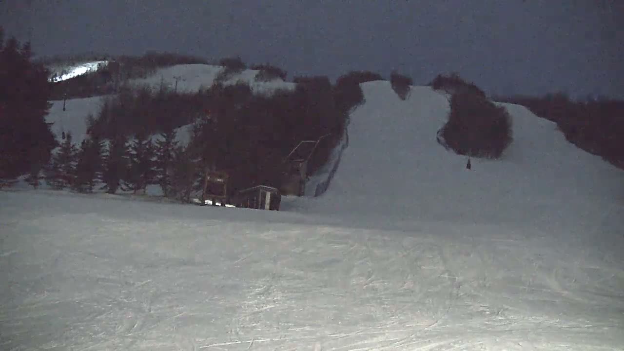 Blue Mountain North Base Ski Slopes Live Cam - Collingwood, Blue Mountains, Simcoe, Ontario, Canada
