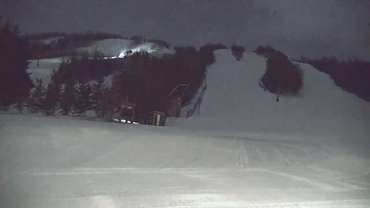 Blue Mountain North Base Ski Slopes Live Cam - Collingwood, Blue Mountains, Simcoe, Ontario, Canada