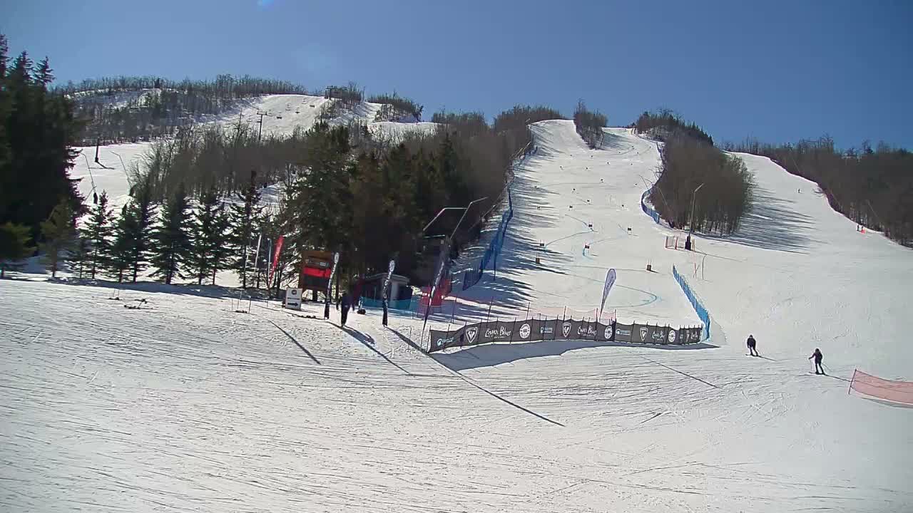 Blue Mountain North Base Ski Slopes Live Cam - Collingwood, Blue Mountains, Simcoe, Ontario, Canada