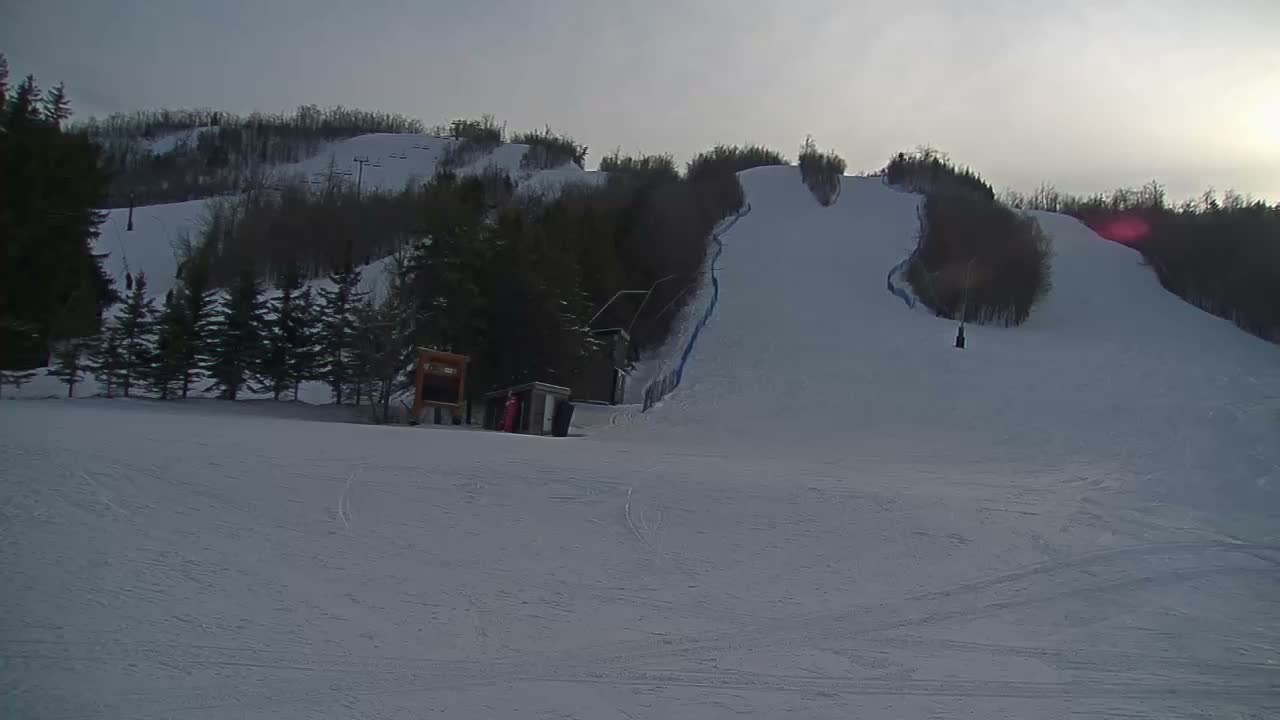 Blue Mountain North Base Ski Slopes Live Cam - Collingwood, Blue Mountains, Simcoe, Ontario, Canada