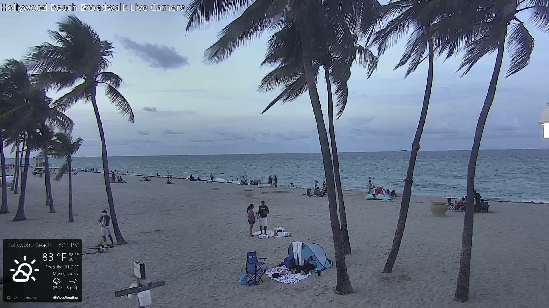 Hollywood Beach / Broadwalk & Atlantic Live Cam - Holywood, Broward, Florida, USA
