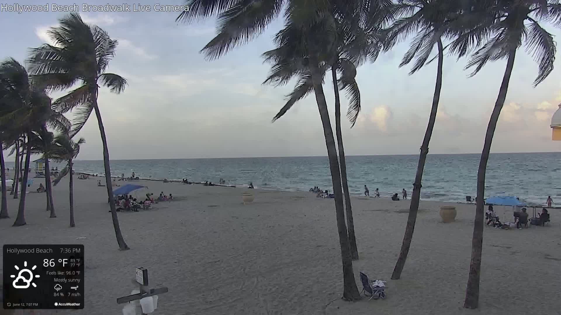Hollywood Beach / Broadwalk & Atlantic Live Cam - Holywood, Broward, Florida, USA