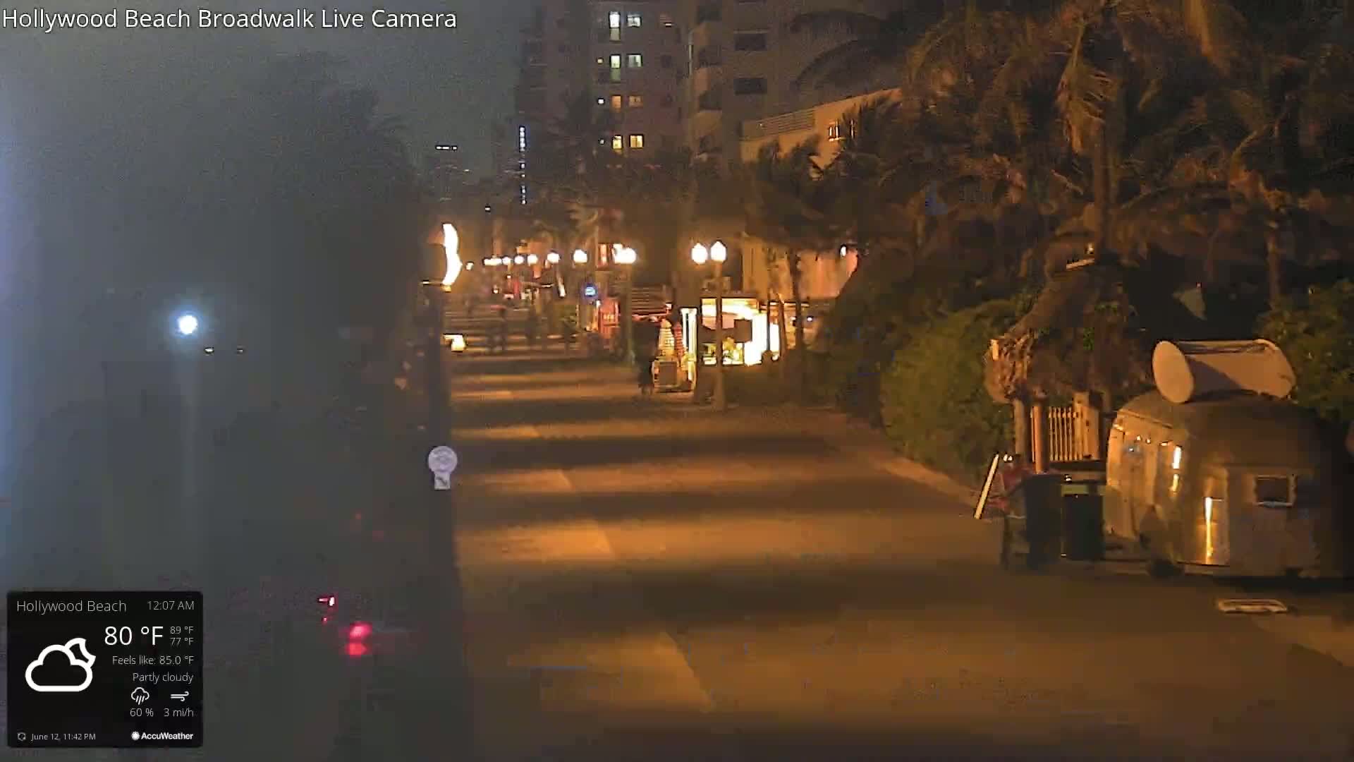 Hollywood Beach / Broadwalk & Atlantic Live Cam - Holywood, Broward, Florida, USA