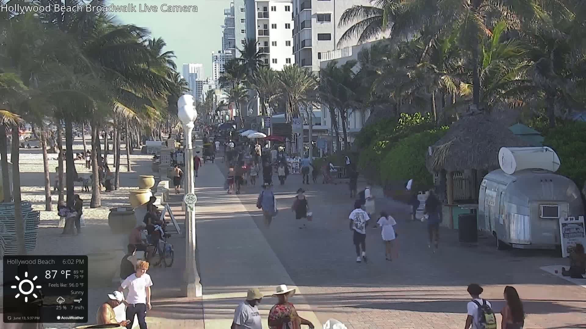 Hollywood Beach / Broadwalk & Atlantic Live Cam - Holywood, Broward, Florida, USA