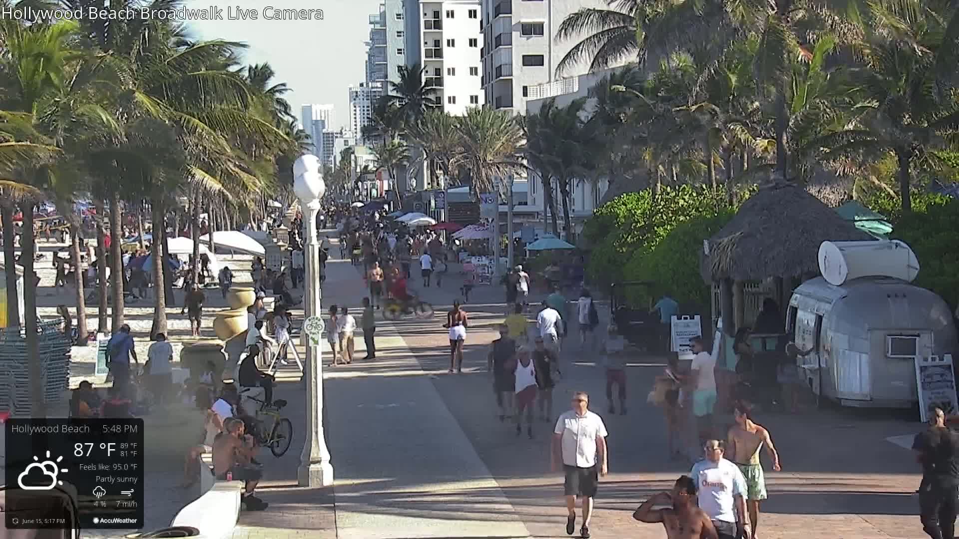 Hollywood Beach / Broadwalk & Atlantic Live Cam - Holywood, Broward, Florida, USA