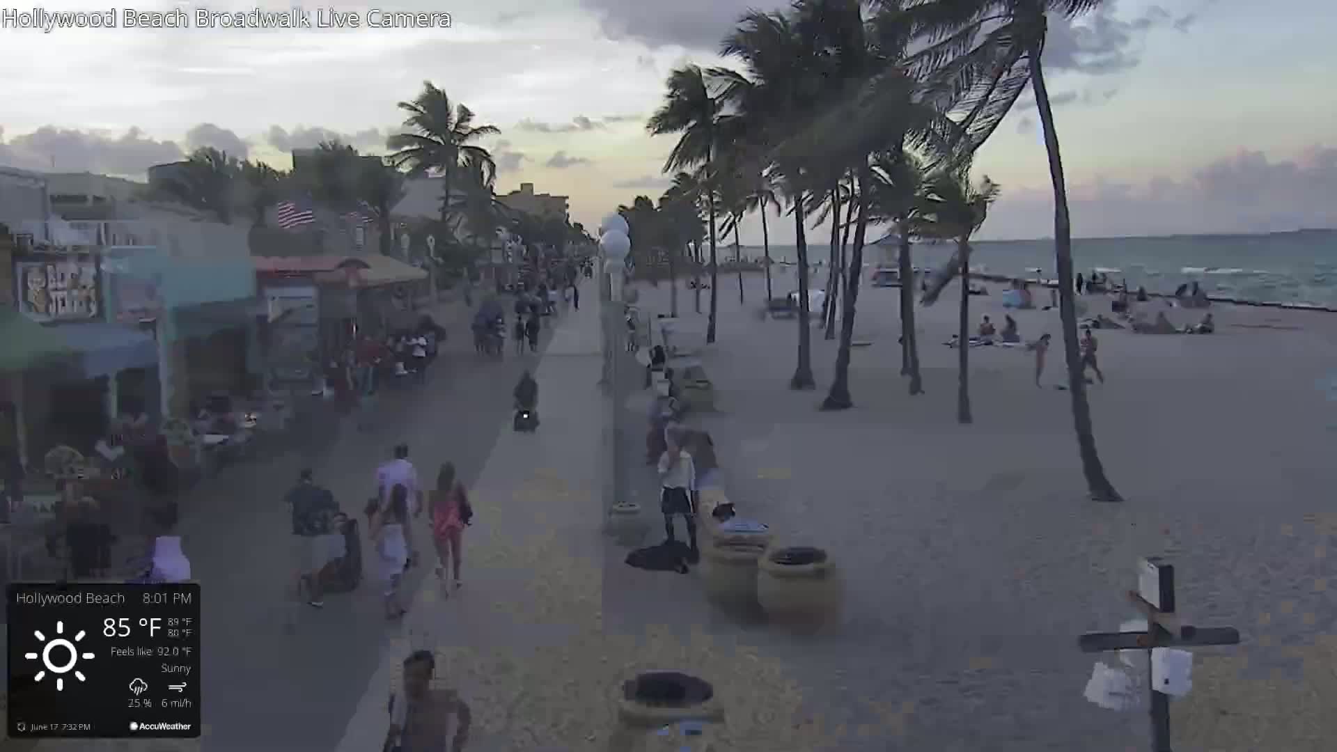 Hollywood Beach / Broadwalk & Atlantic Live Cam - Holywood, Broward, Florida, USA
