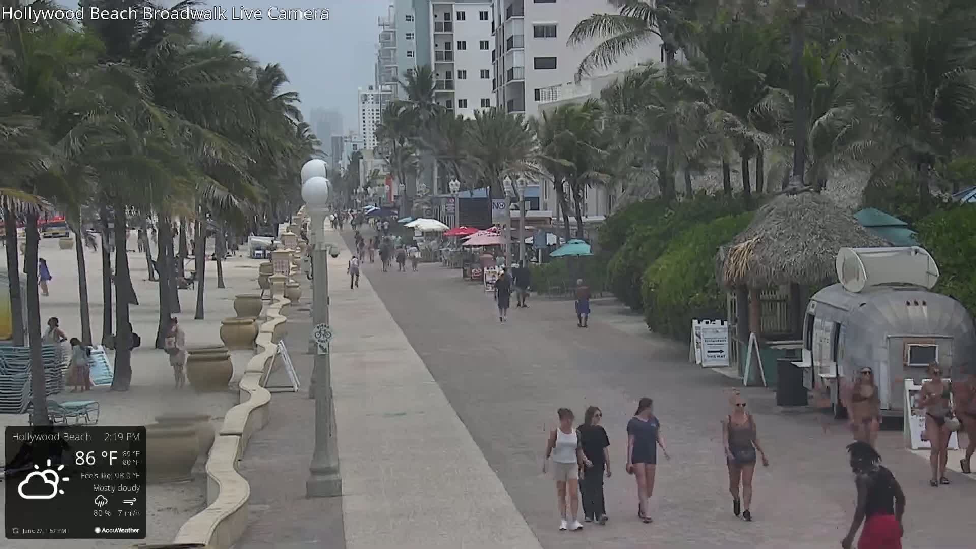 Hollywood Beach / Broadwalk & Atlantic Live Cam - Holywood, Broward, Florida, USA