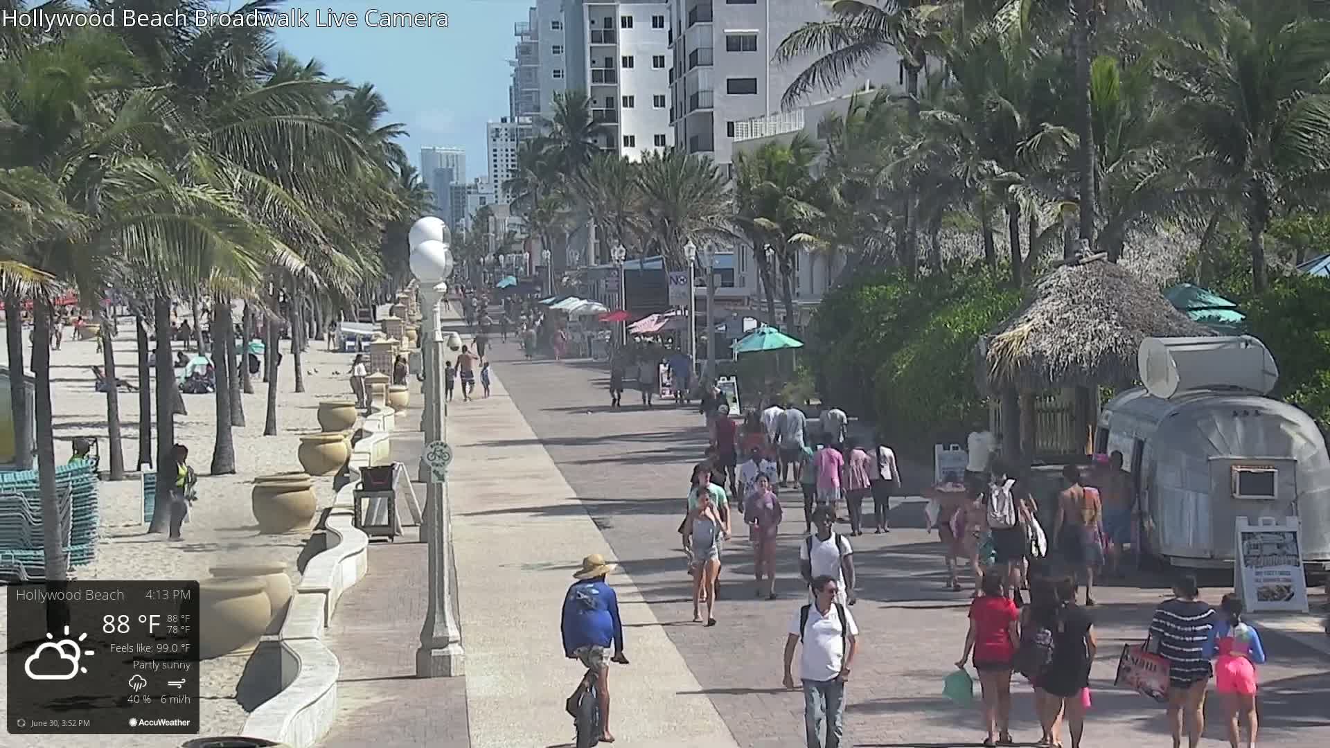 Hollywood Beach / Broadwalk & Atlantic Live Cam - Holywood, Broward, Florida, USA