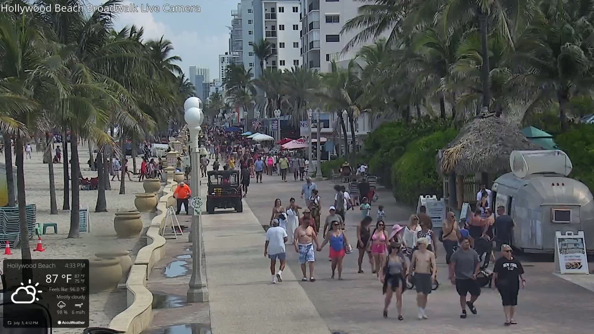 Hollywood Beach / Broadwalk & Atlantic Live Cam - Holywood, Broward, Florida, USA