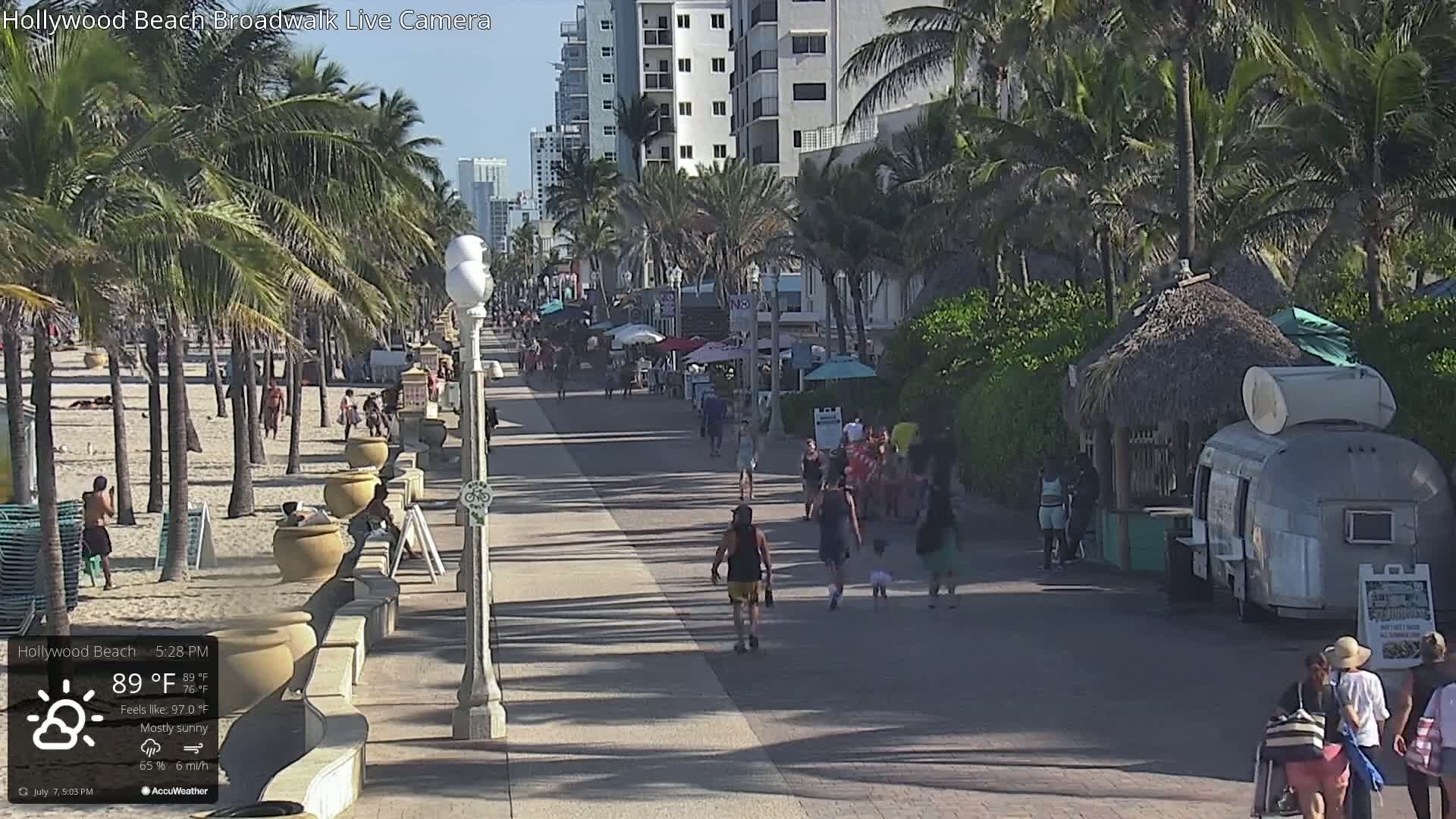 Hollywood Beach / Broadwalk & Atlantic Live Cam - Holywood, Broward, Florida, USA