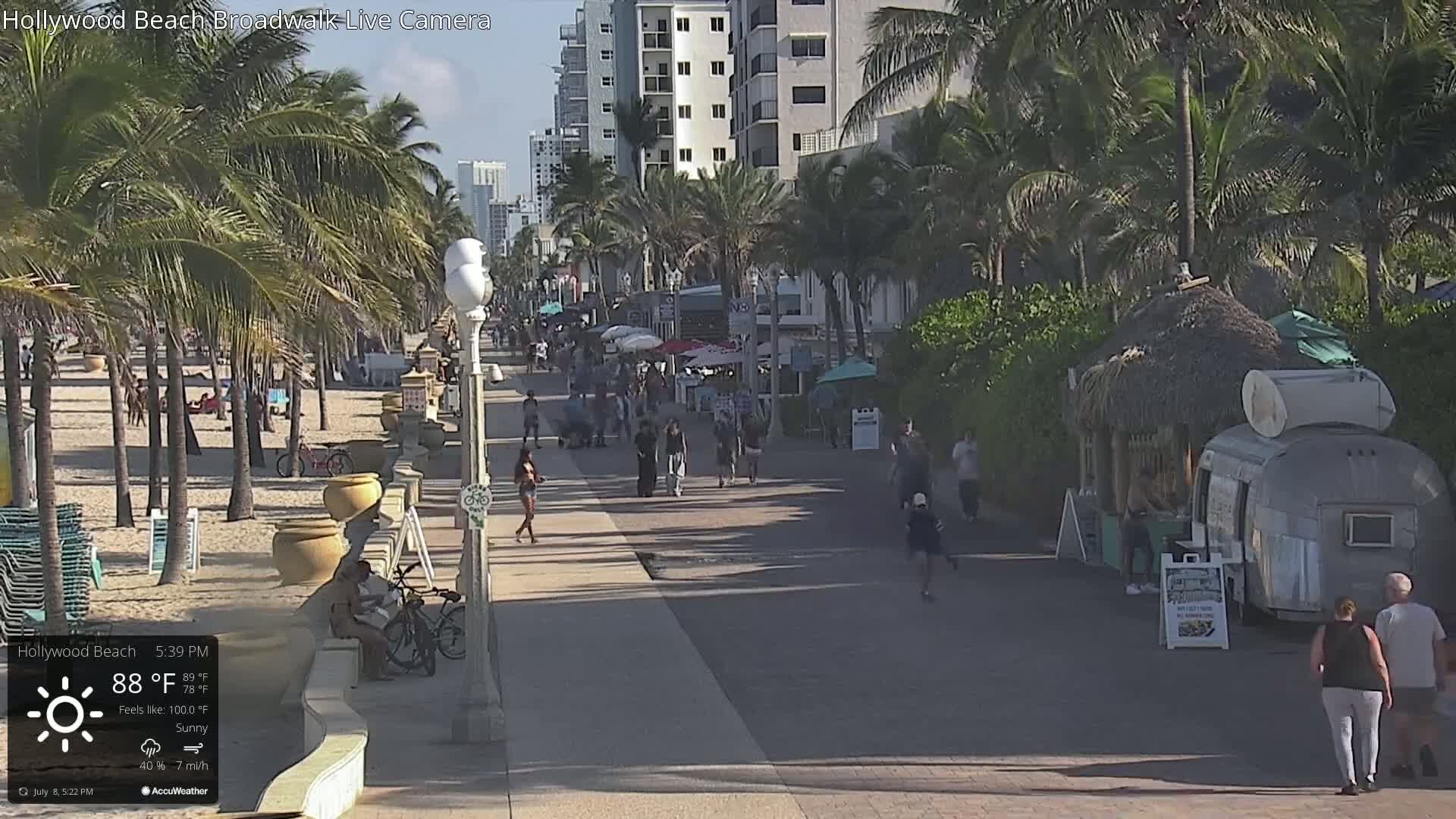 Hollywood Beach / Broadwalk & Atlantic Live Cam - Holywood, Broward, Florida, USA