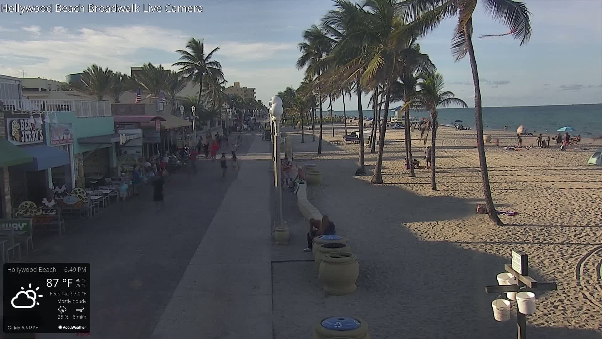 Hollywood Beach / Broadwalk & Atlantic Live Cam - Holywood, Broward, Florida, USA