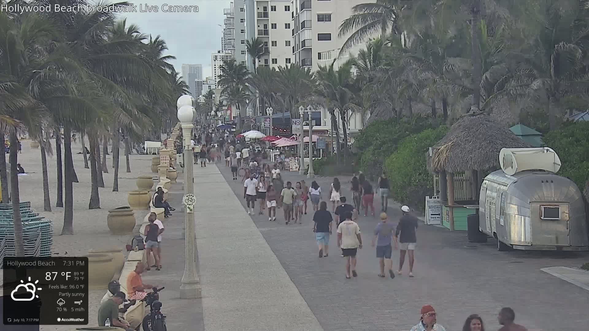 Hollywood Beach / Broadwalk & Atlantic Live Cam - Holywood, Broward, Florida, USA