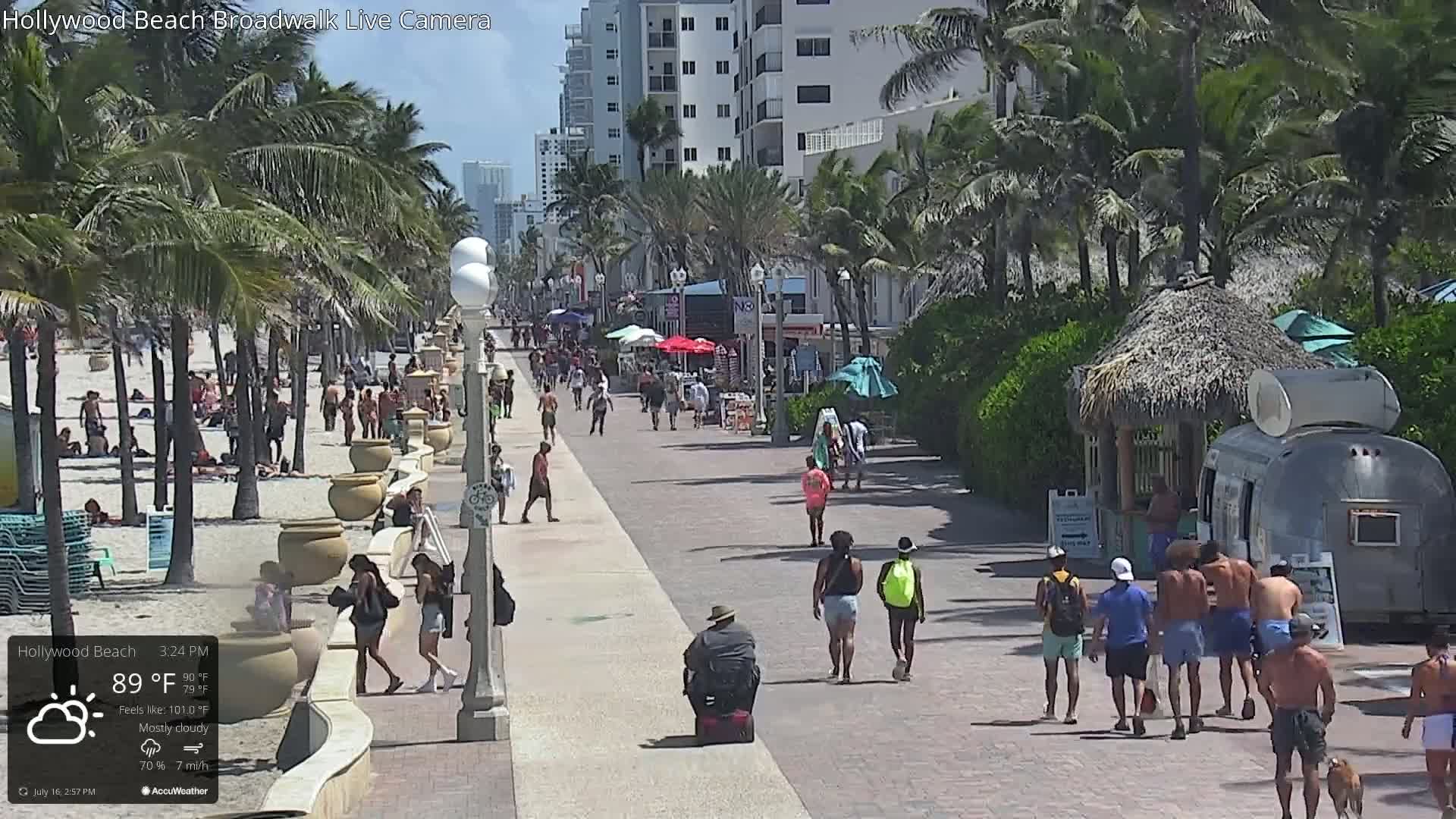 Hollywood Beach / Broadwalk & Atlantic Live Cam - Holywood, Broward, Florida, USA