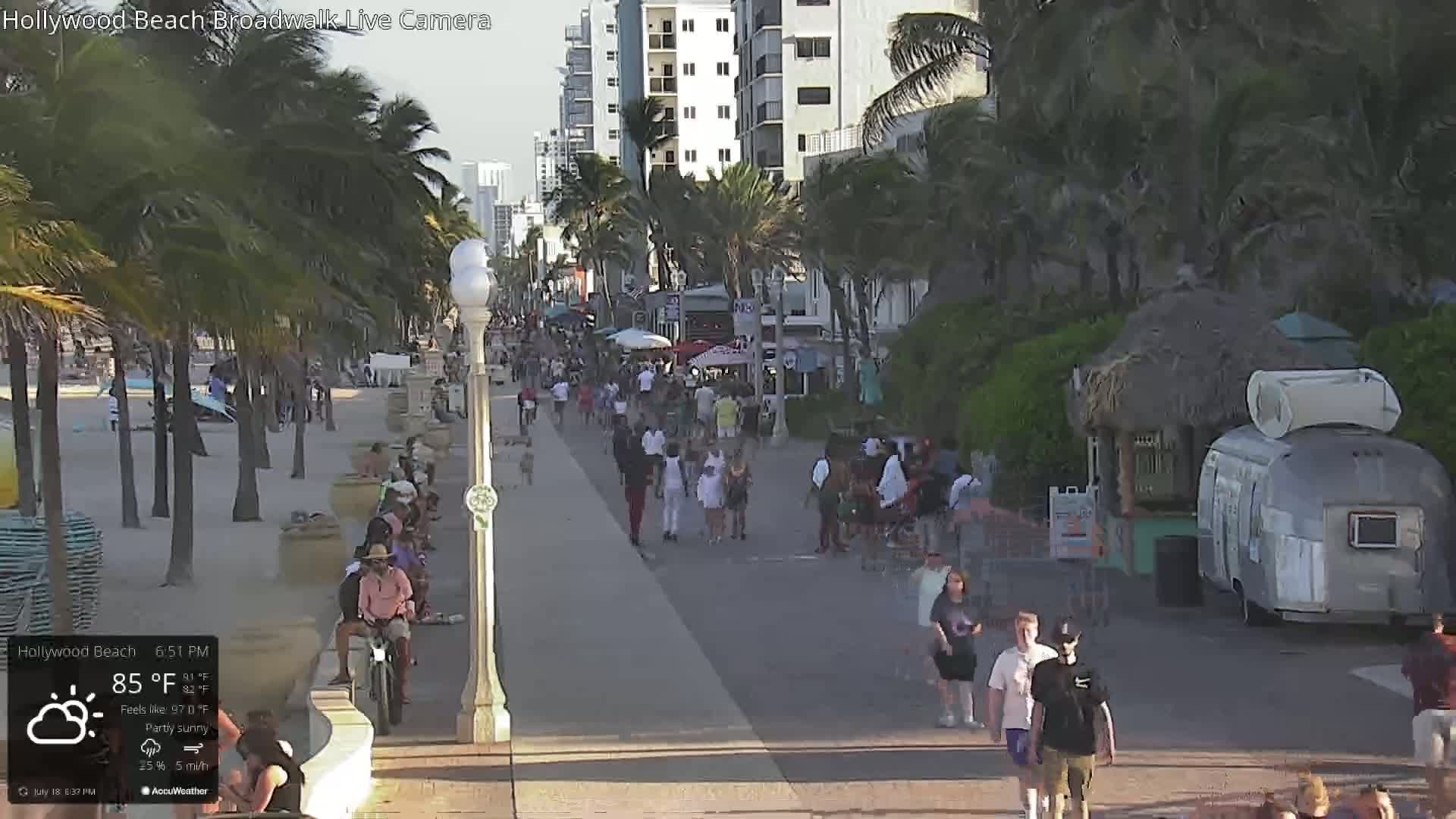 Hollywood Beach / Broadwalk & Atlantic Live Cam - Holywood, Broward, Florida, USA