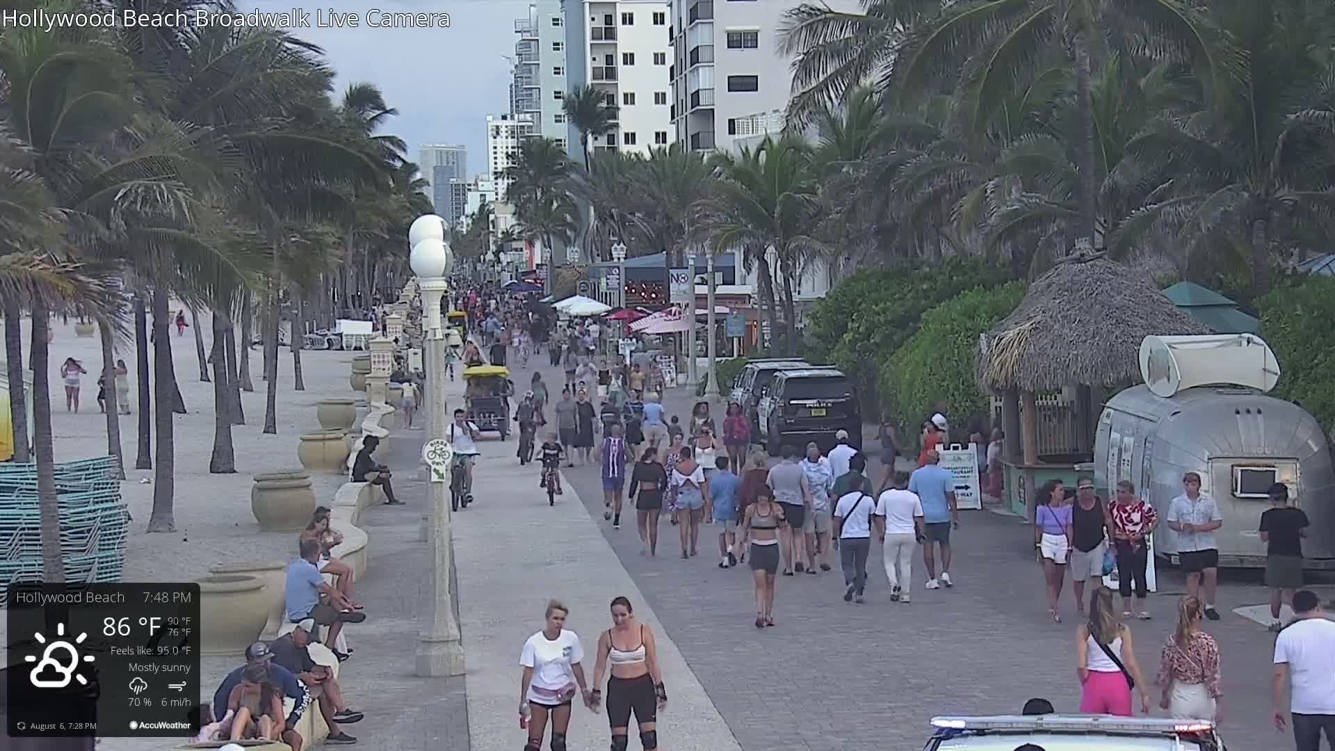 Hollywood Beach / Broadwalk & Atlantic Live Cam - Holywood, Broward, Florida, USA