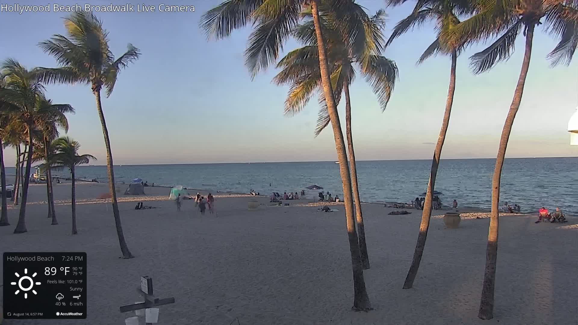 Hollywood Beach / Broadwalk & Atlantic Live Cam - Holywood, Broward, Florida, USA