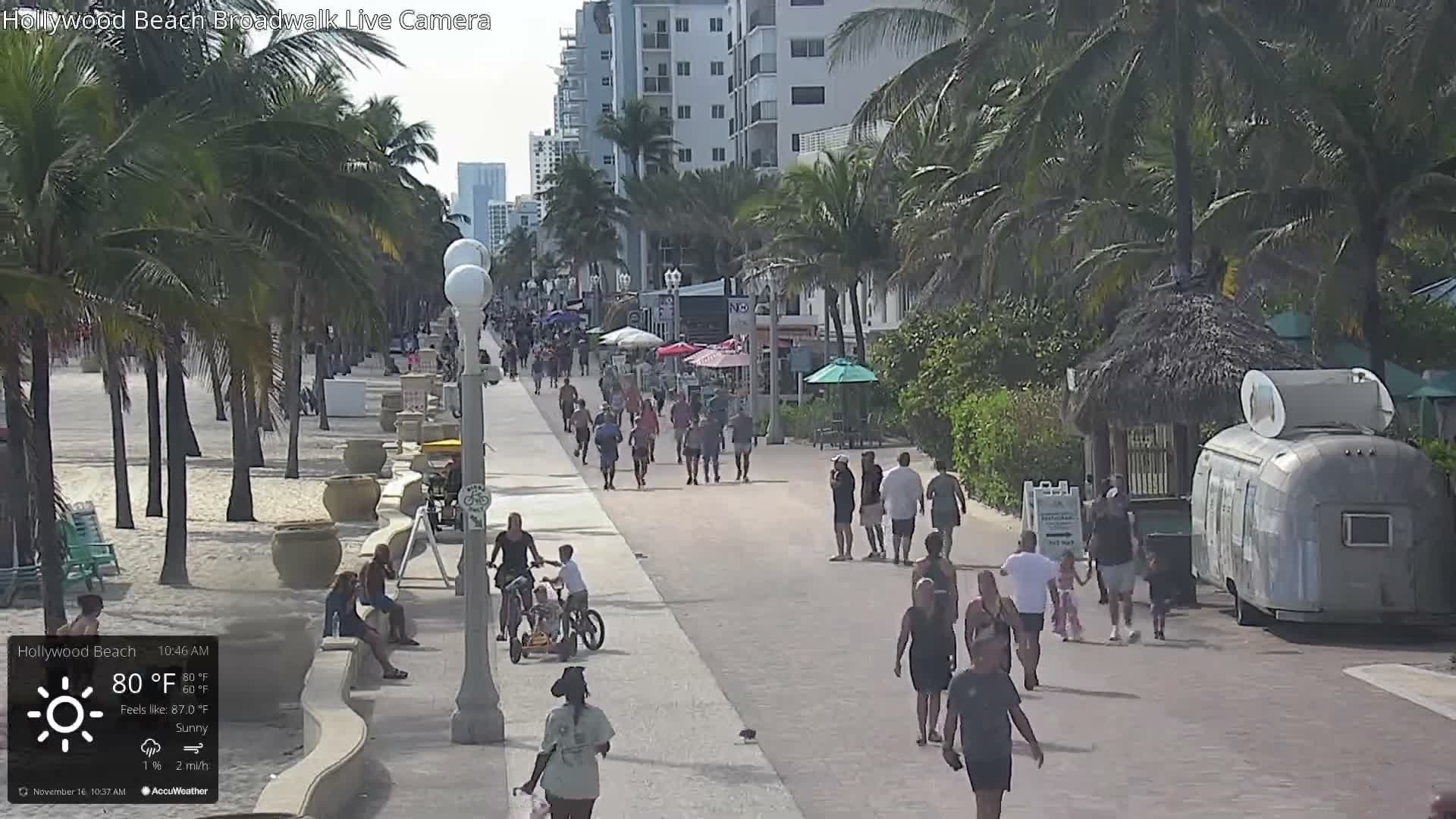 Hollywood Beach / Broadwalk & Atlantic Live Cam - Holywood, Broward, Florida, USA