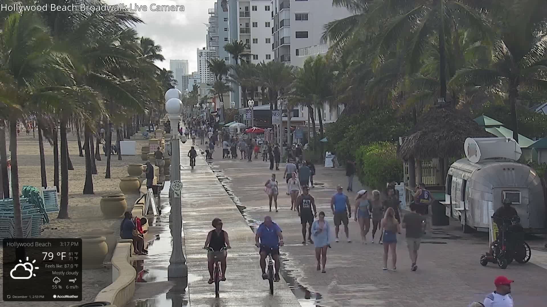 Hollywood Beach / Broadwalk & Atlantic Live Cam - Holywood, Broward, Florida, USA