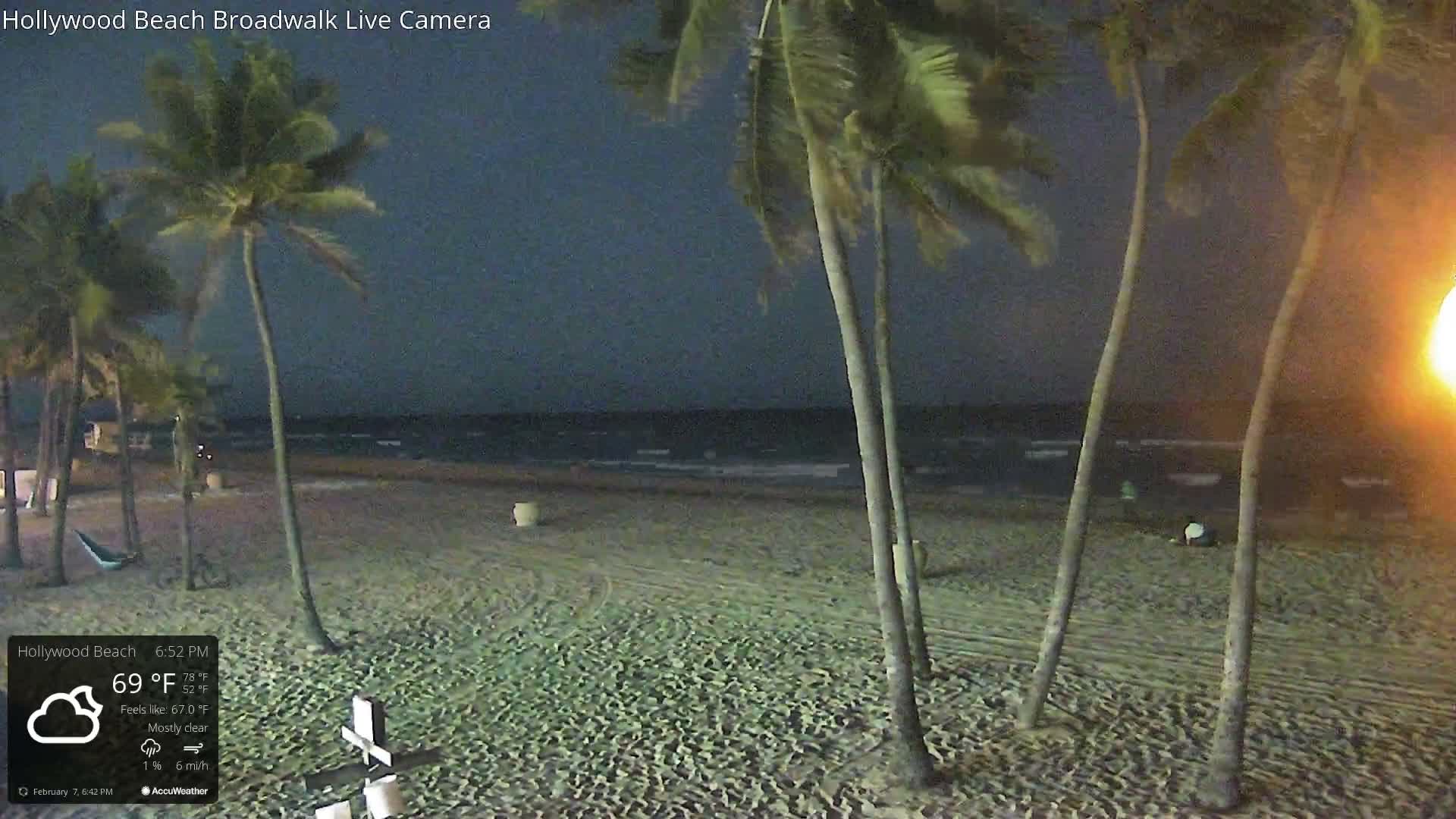 Hollywood Beach / Broadwalk & Atlantic Live Cam - Holywood, Broward, Florida, USA