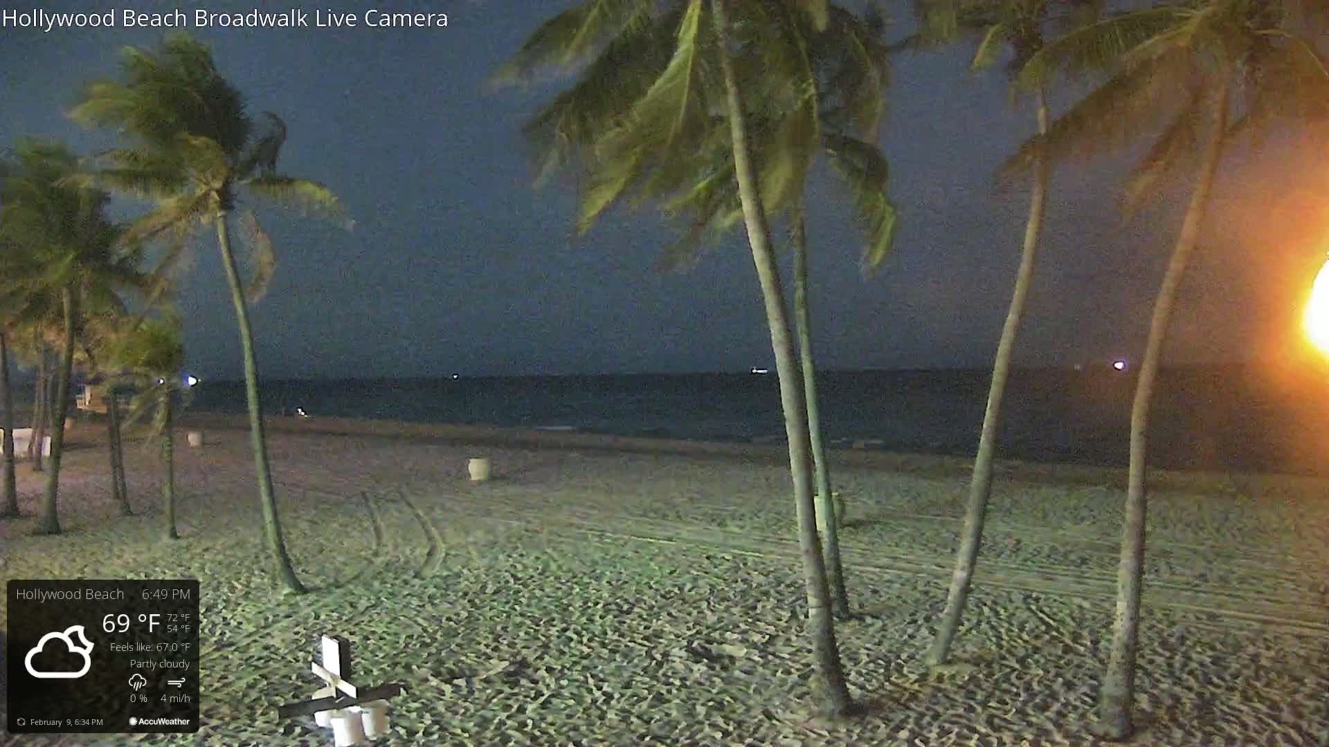 Hollywood Beach / Broadwalk & Atlantic Live Cam - Holywood, Broward, Florida, USA