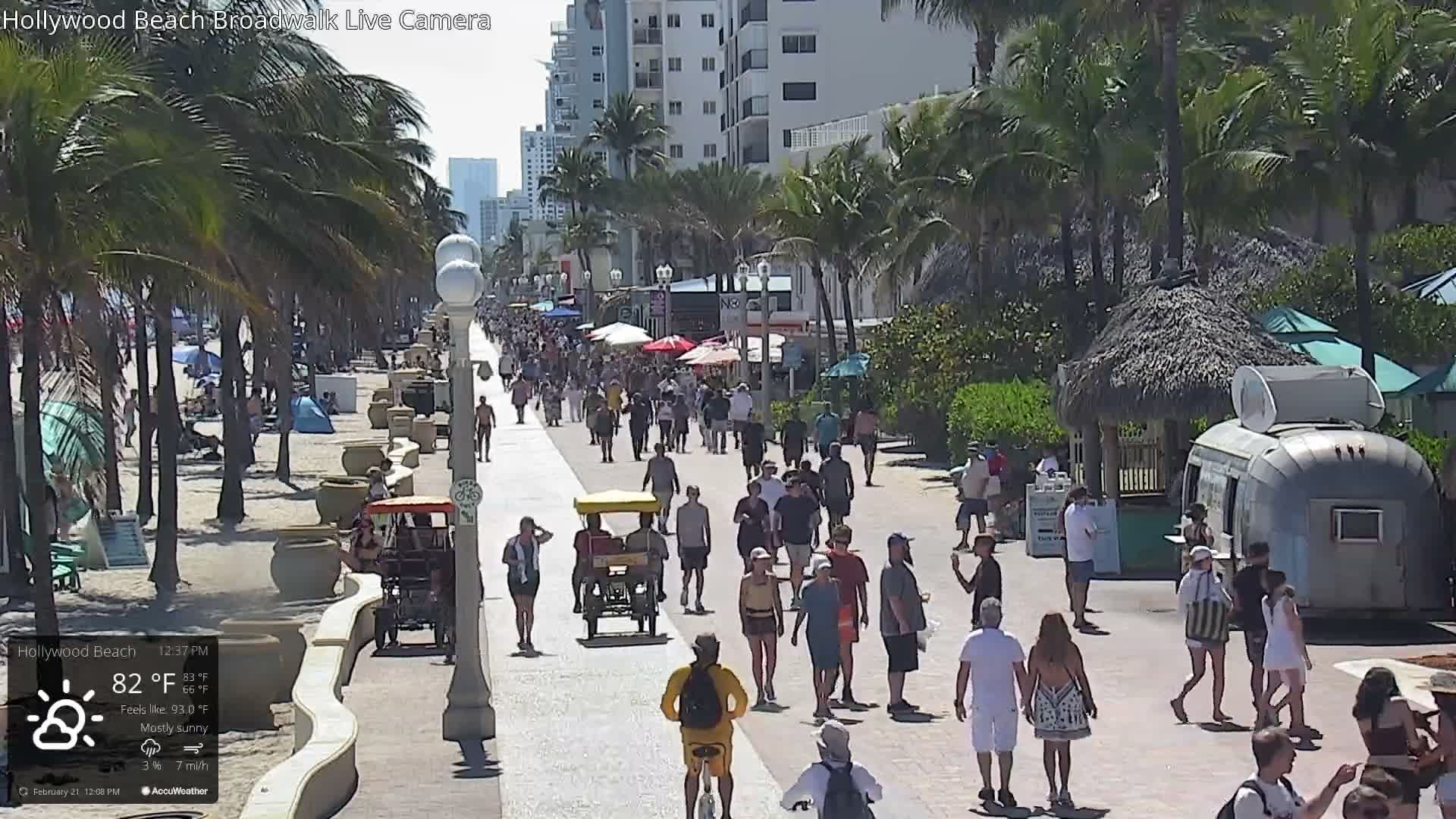 Hollywood Beach / Broadwalk & Atlantic Live Cam - Holywood, Broward, Florida, USA
