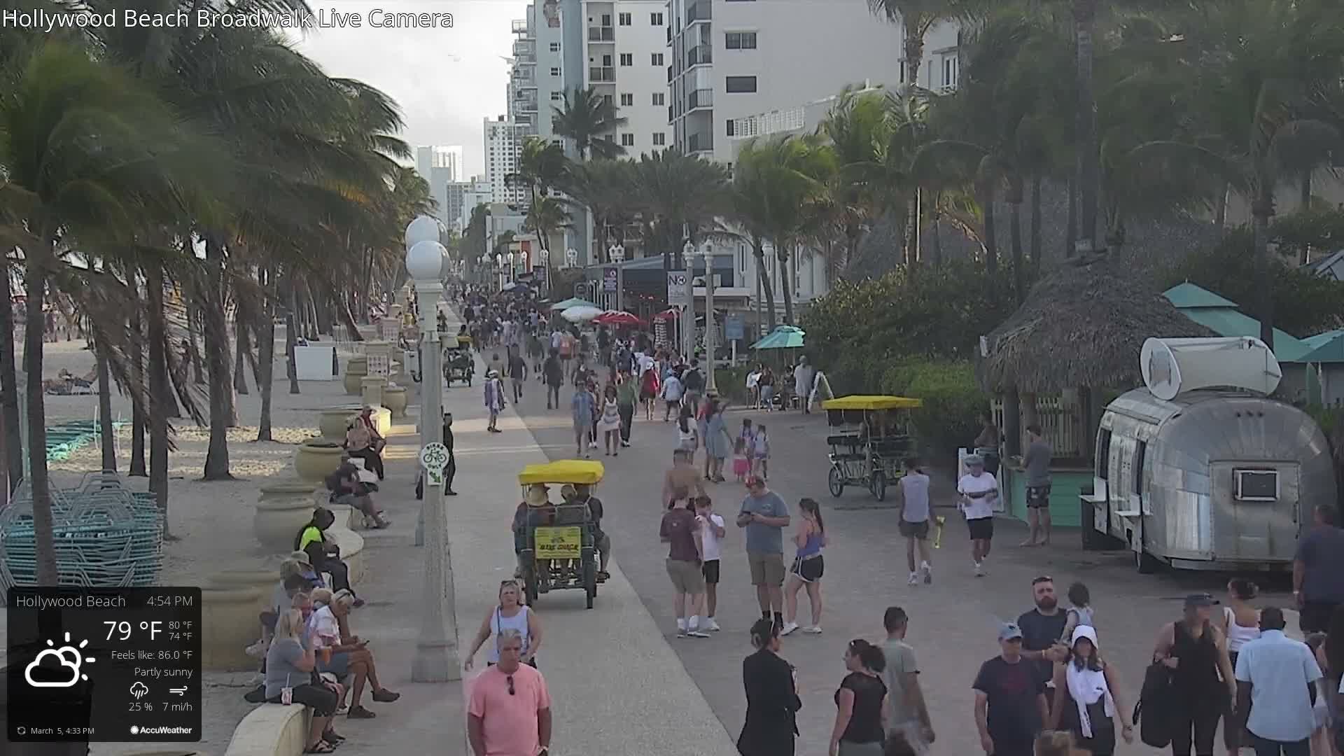 Hollywood Beach / Broadwalk & Atlantic Live Cam - Holywood, Broward, Florida, USA