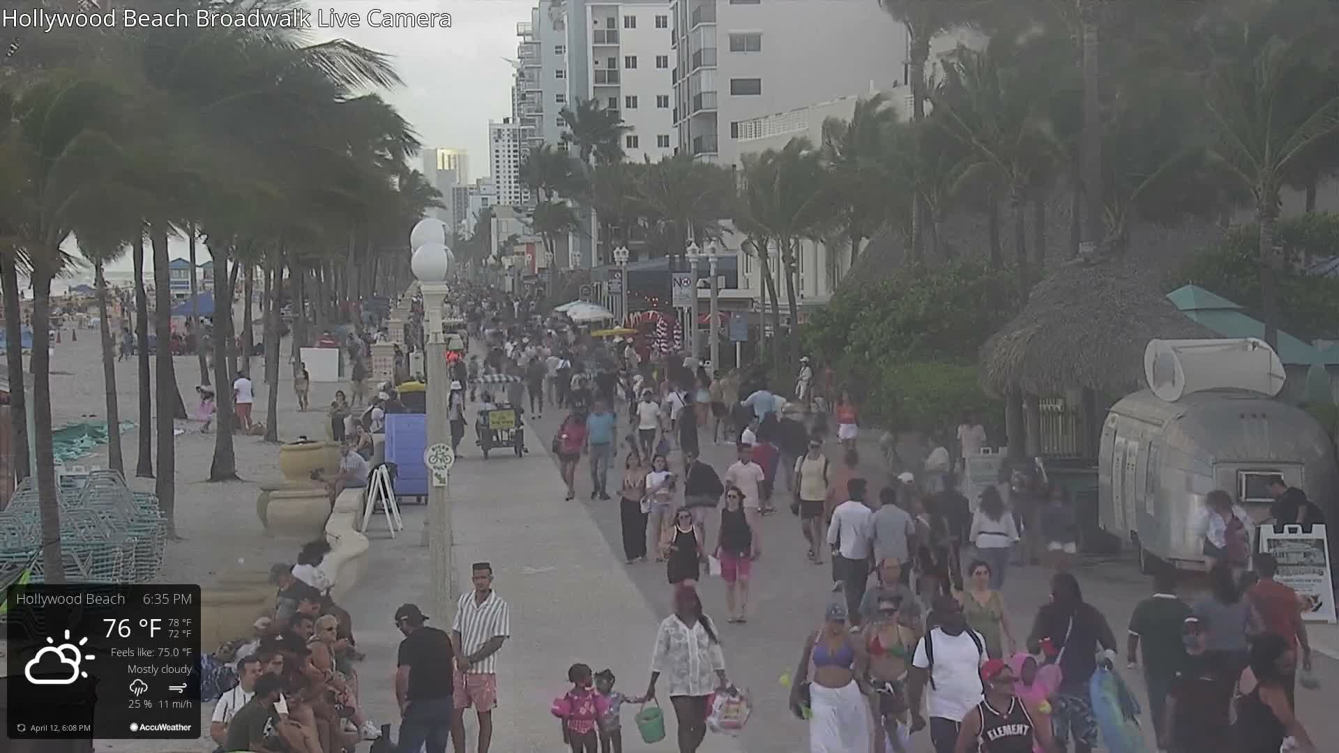 Hollywood Beach / Broadwalk & Atlantic Live Cam - Holywood, Broward, Florida, USA
