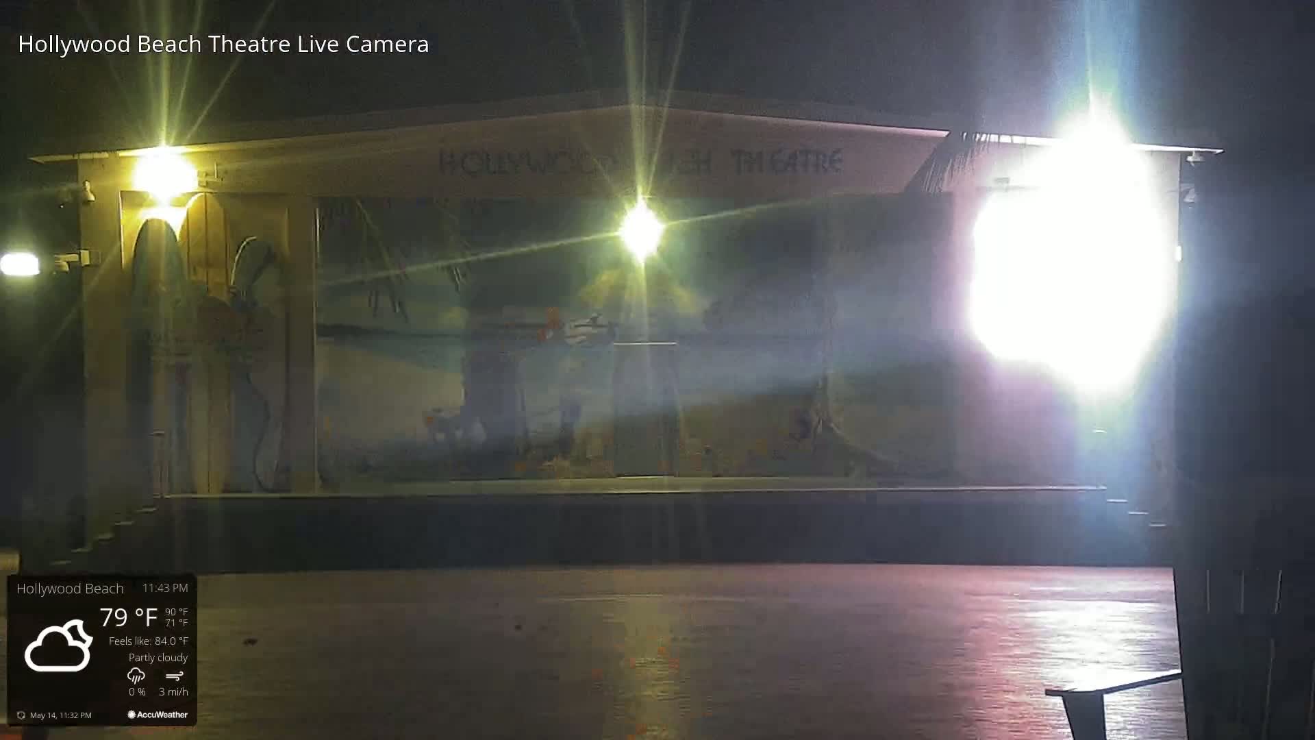 Hollywood Beach Theatre & Big Chairs Square Live Cam - Holywood, Broward, Florida, USA