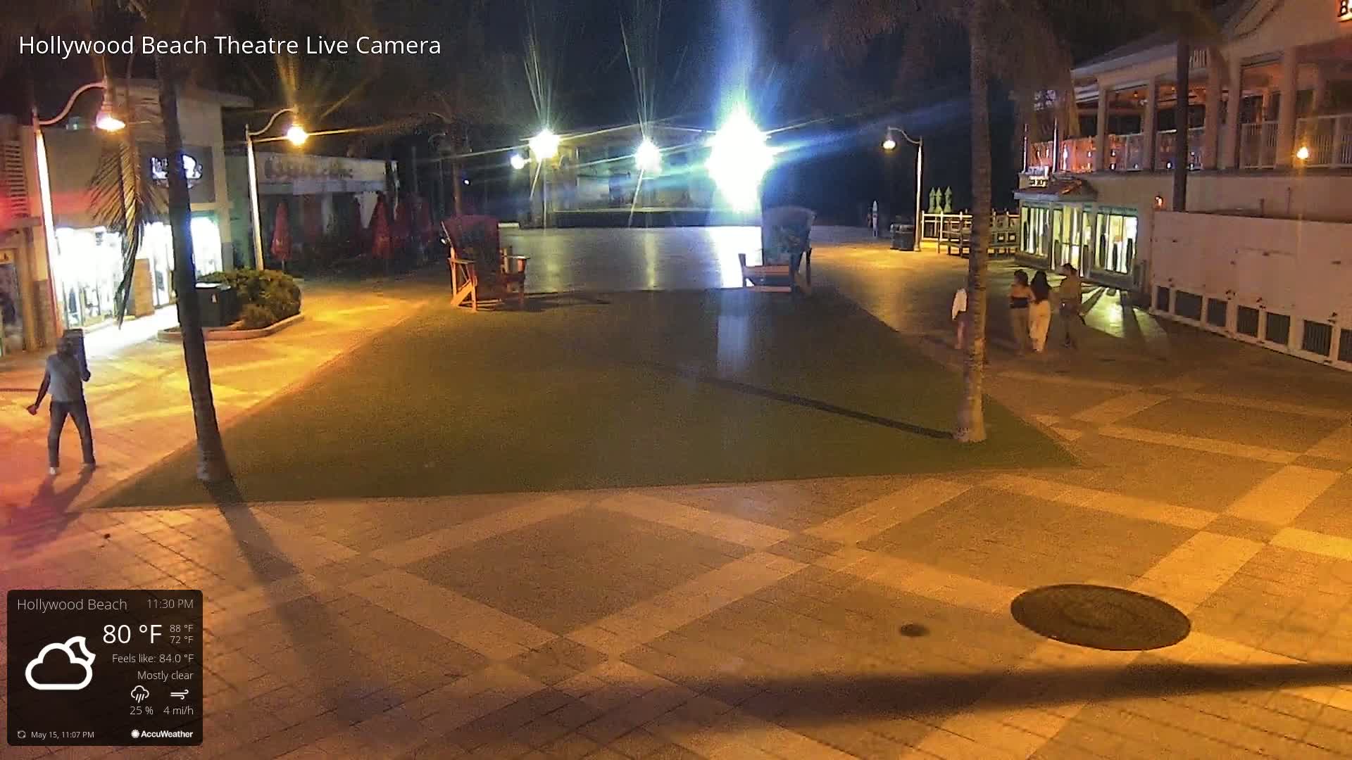 Hollywood Beach Theatre & Big Chairs Square Live Cam - Holywood, Broward, Florida, USA