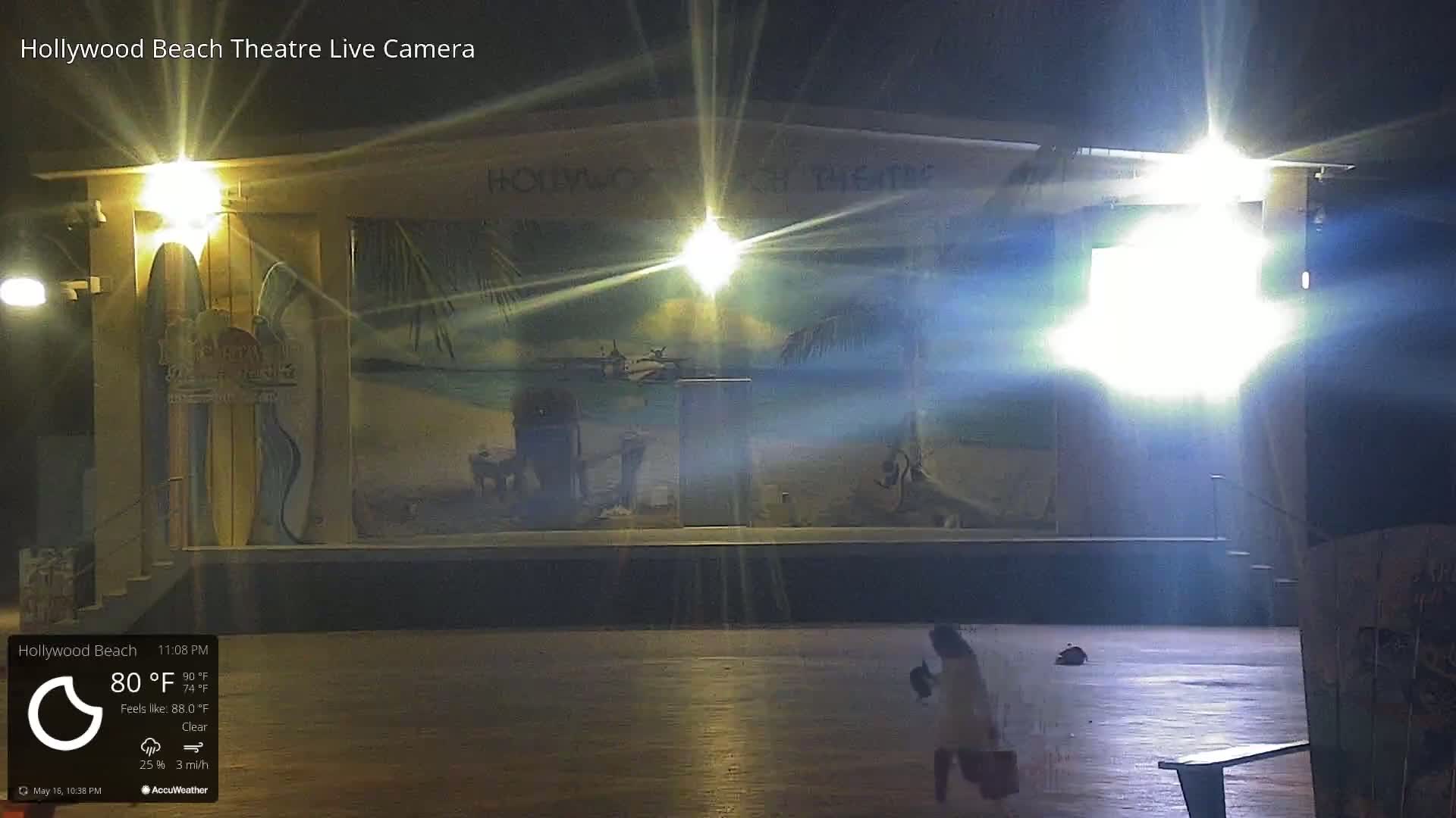 Hollywood Beach Theatre & Big Chairs Square Live Cam - Holywood, Broward, Florida, USA