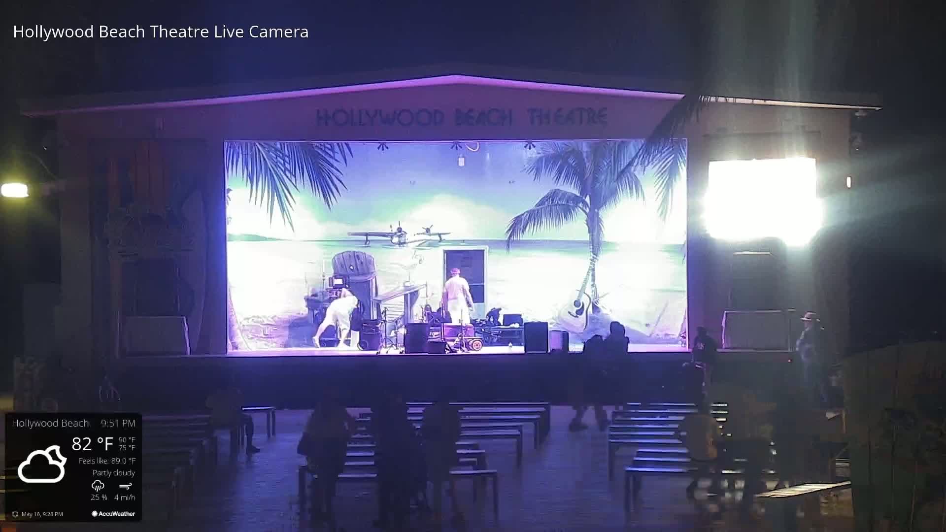 Hollywood Beach Theatre & Big Chairs Square Live Cam - Holywood, Broward, Florida, USA