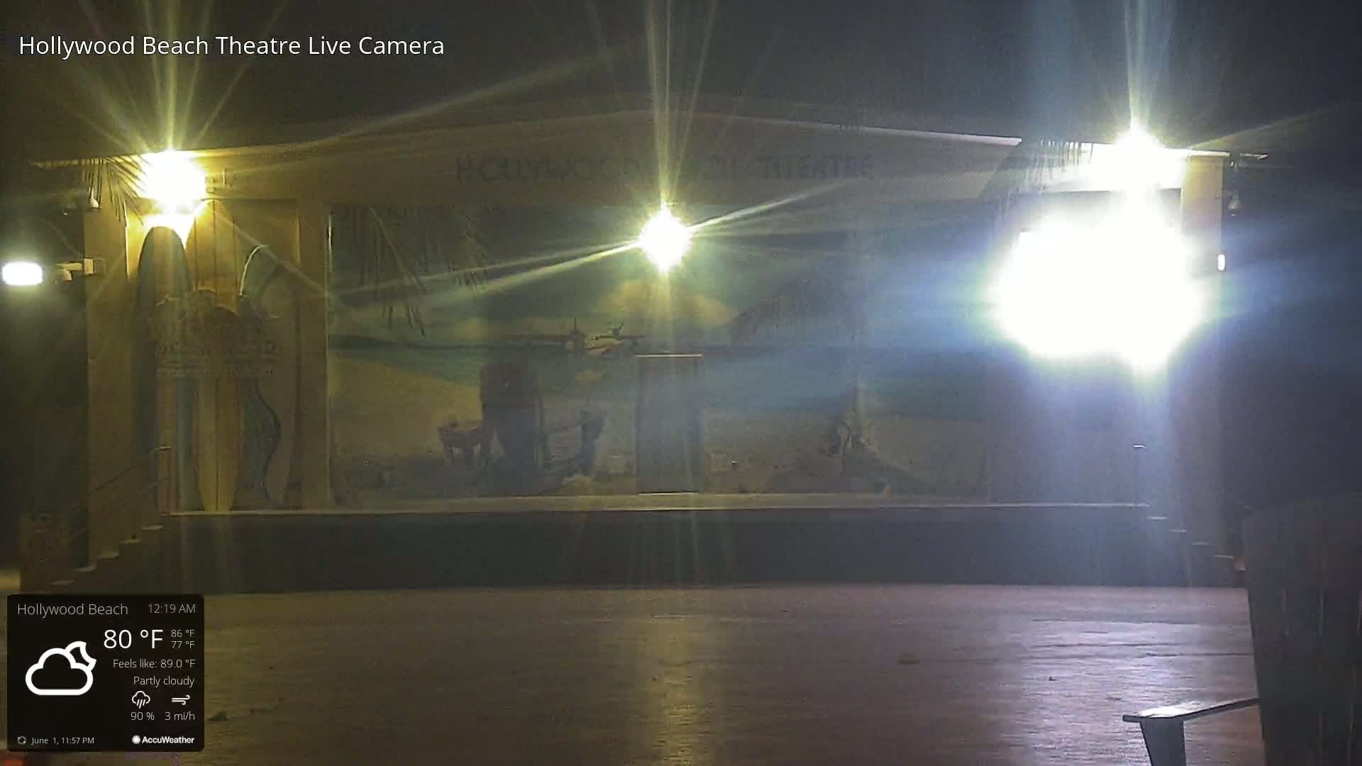 Hollywood Beach Theatre & Big Chairs Square Live Cam - Holywood, Broward, Florida, USA