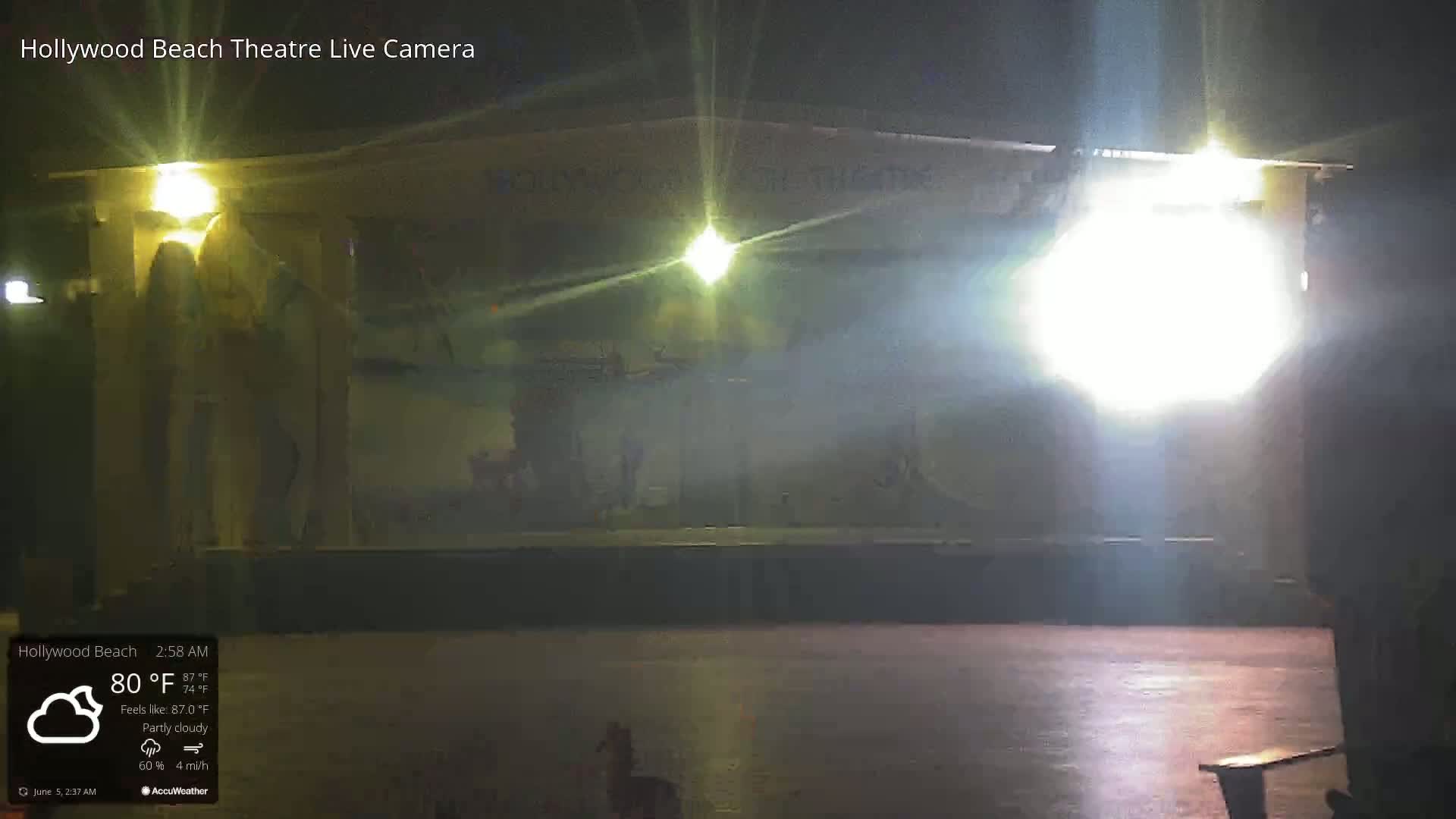 Hollywood Beach Theatre & Big Chairs Square Live Cam - Holywood, Broward, Florida, USA