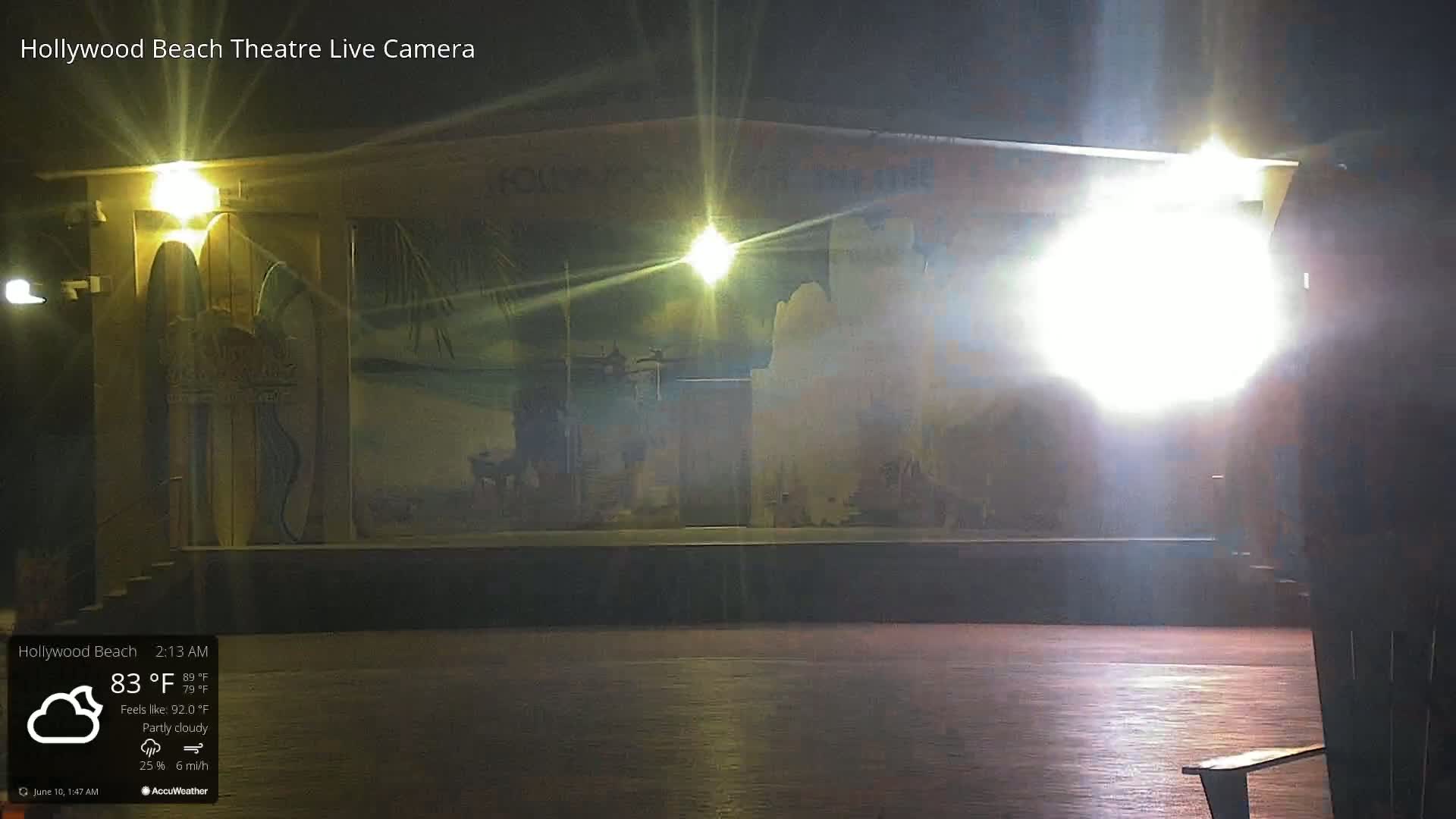Hollywood Beach Theatre & Big Chairs Square Live Cam - Holywood, Broward, Florida, USA
