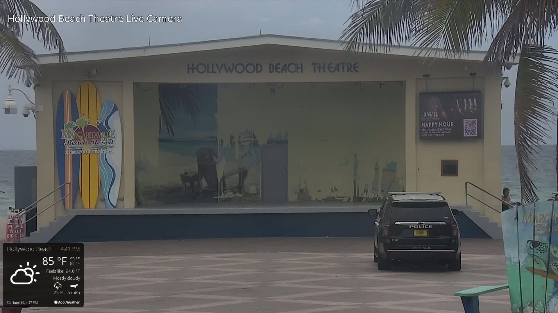 Hollywood Beach Theatre & Big Chairs Square Live Cam - Holywood, Broward, Florida, USA
