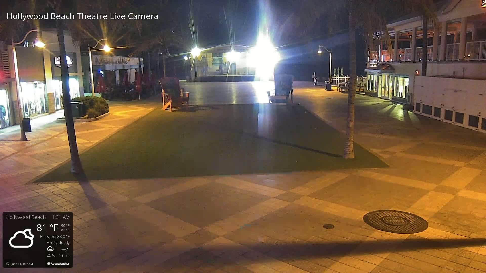 Hollywood Beach Theatre & Big Chairs Square Live Cam - Holywood, Broward, Florida, USA