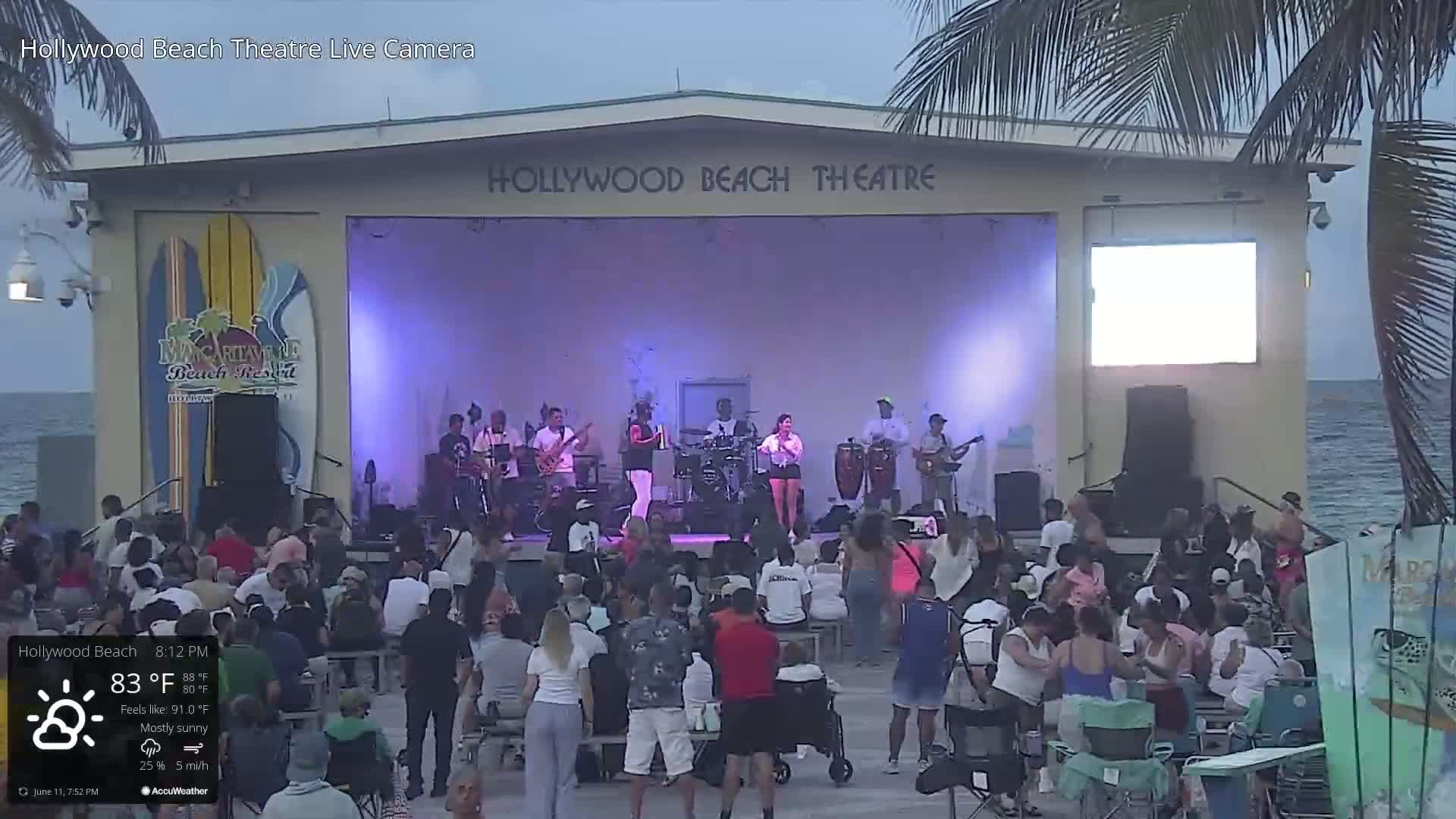 Hollywood Beach Theatre & Big Chairs Square Live Cam - Holywood, Broward, Florida, USA