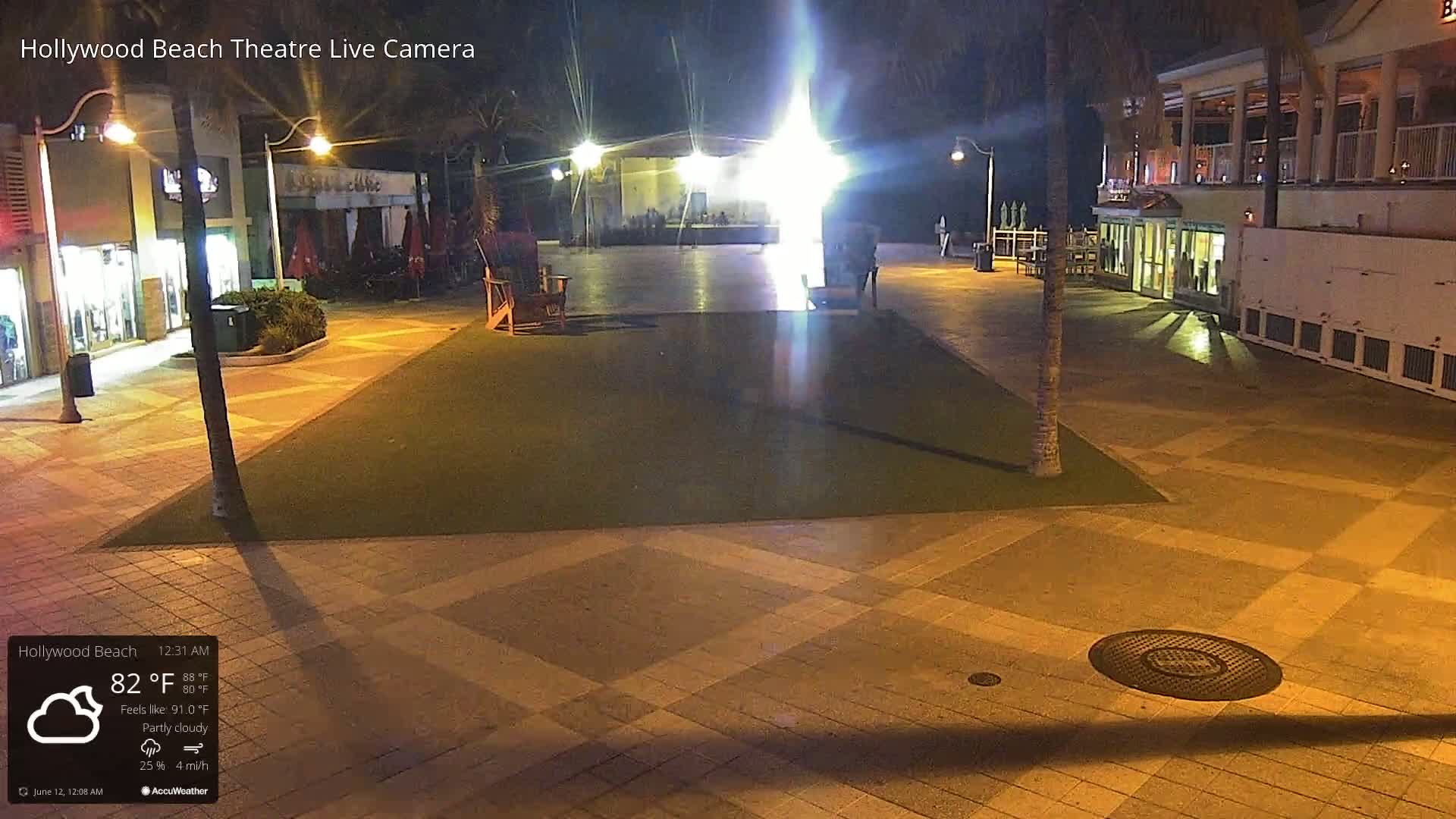 Hollywood Beach Theatre & Big Chairs Square Live Cam - Holywood, Broward, Florida, USA