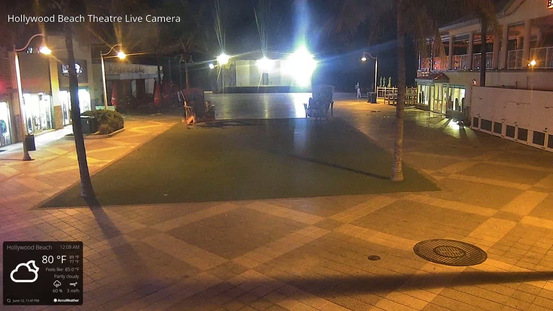 Hollywood Beach Theatre & Big Chairs Square Live Cam - Holywood, Broward, Florida, USA