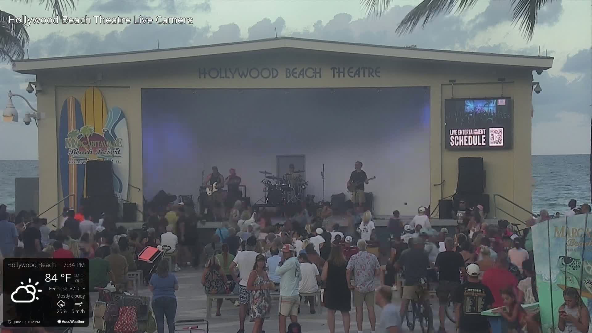 Hollywood Beach Theatre & Big Chairs Square Live Cam - Holywood, Broward, Florida, USA