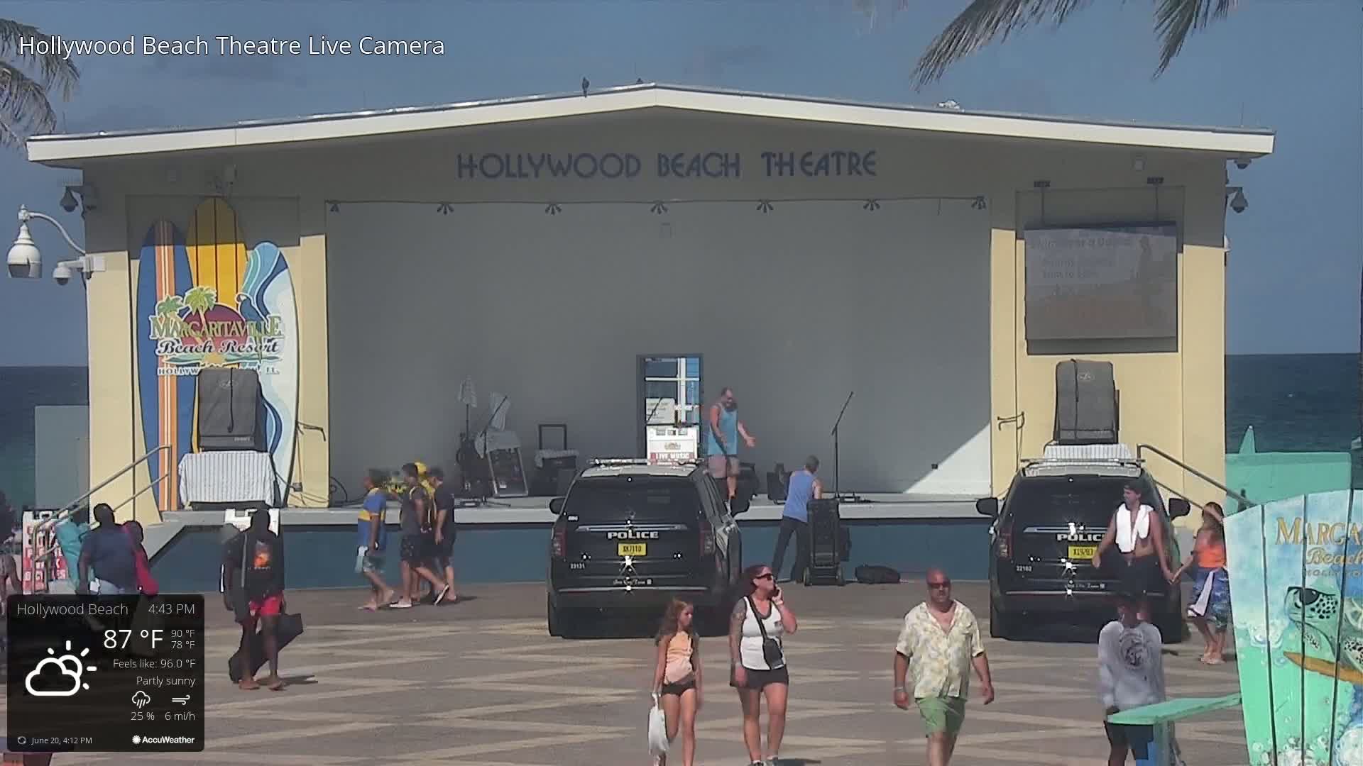 Hollywood Beach Theatre & Big Chairs Square Live Cam - Holywood, Broward, Florida, USA