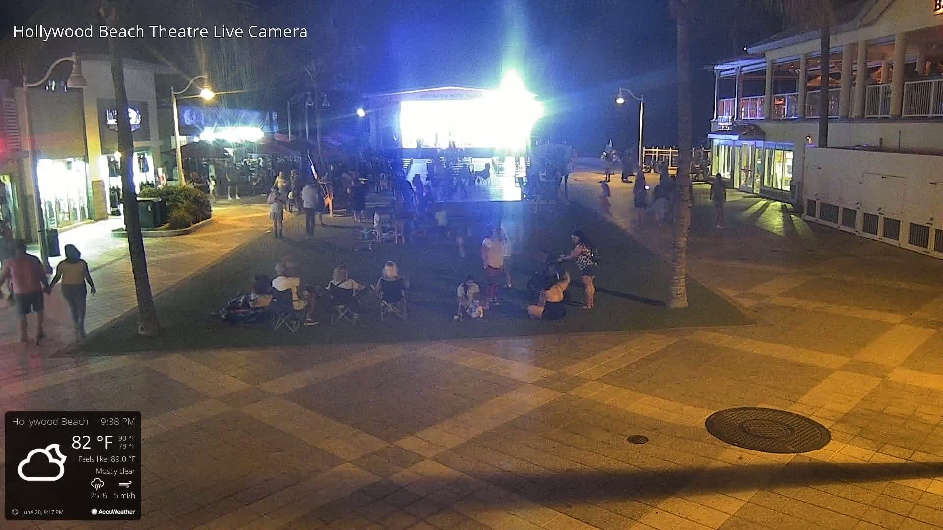 Hollywood Beach Theatre & Big Chairs Square Live Cam - Holywood, Broward, Florida, USA